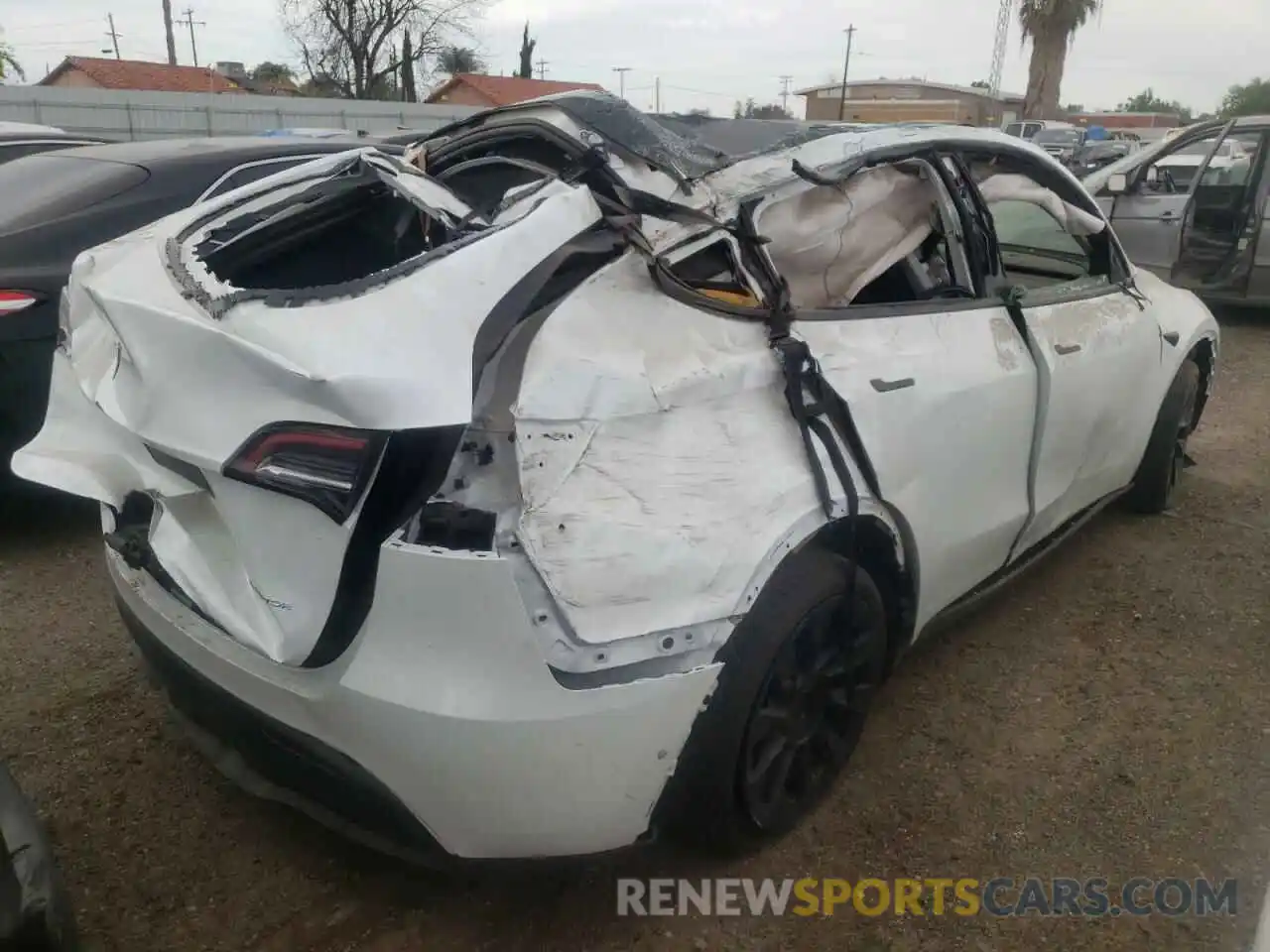 4 Photograph of a damaged car 5YJYGDEE7MF122548 TESLA MODEL Y 2021