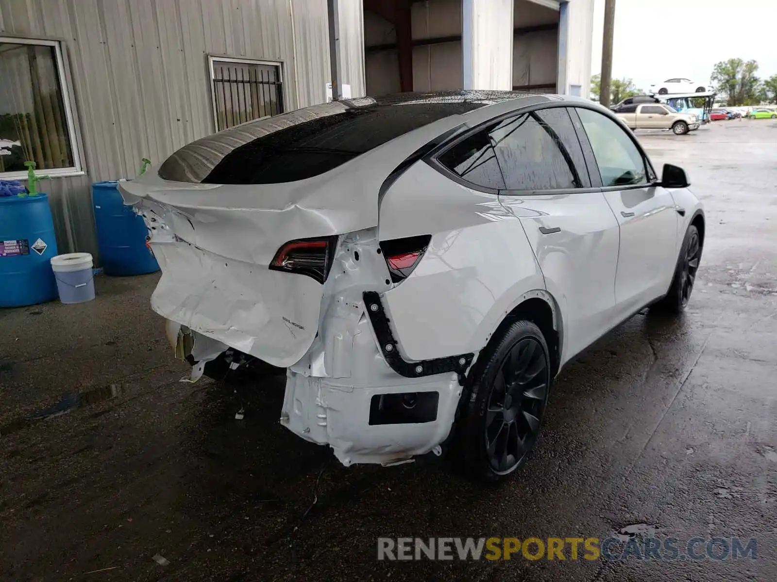 4 Photograph of a damaged car 5YJYGDEE7MF125109 TESLA MODEL Y 2021