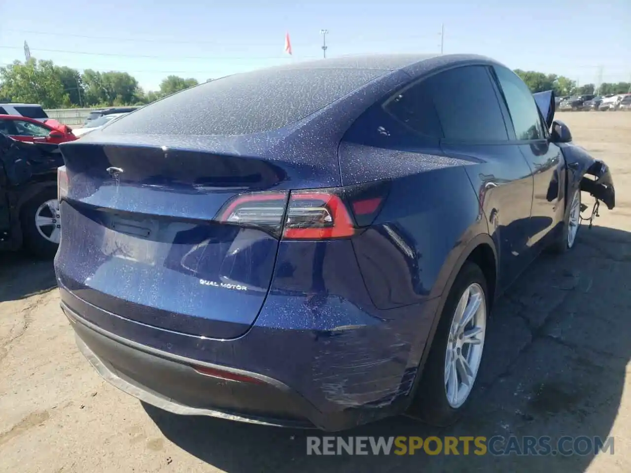 4 Photograph of a damaged car 5YJYGDEE7MF131489 TESLA MODEL Y 2021