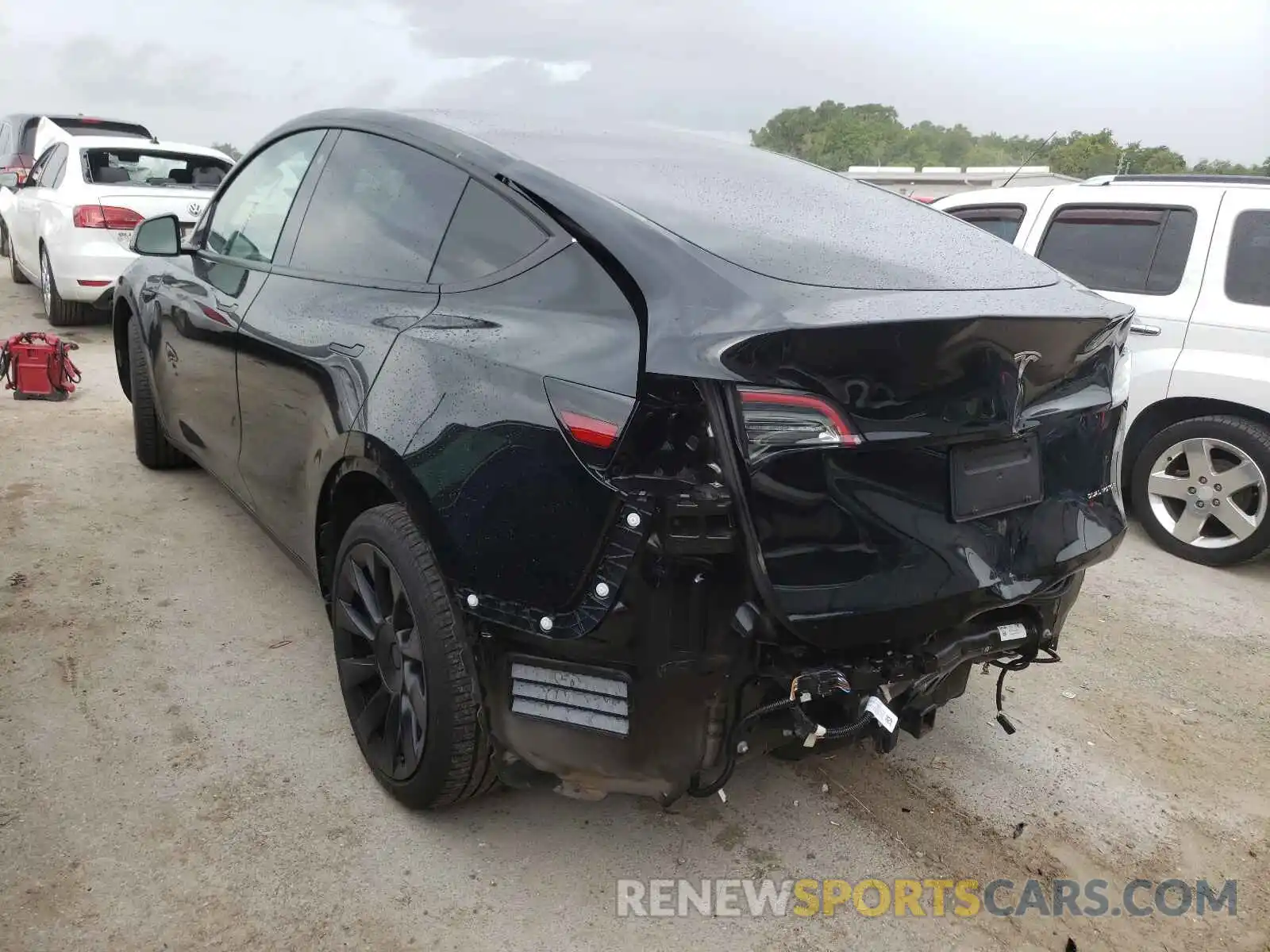 3 Photograph of a damaged car 5YJYGDEE7MF143982 TESLA MODEL Y 2021