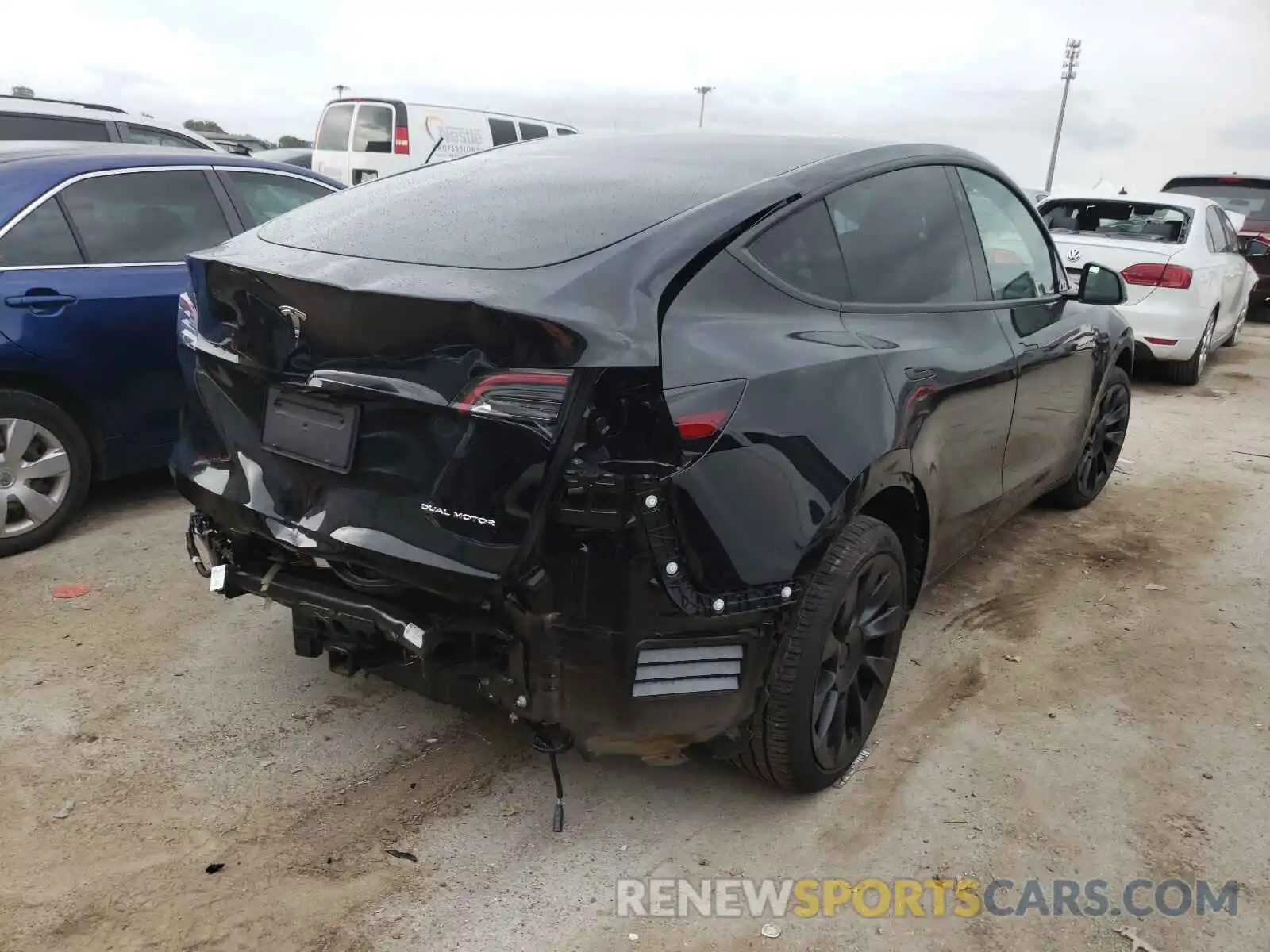 4 Photograph of a damaged car 5YJYGDEE7MF143982 TESLA MODEL Y 2021