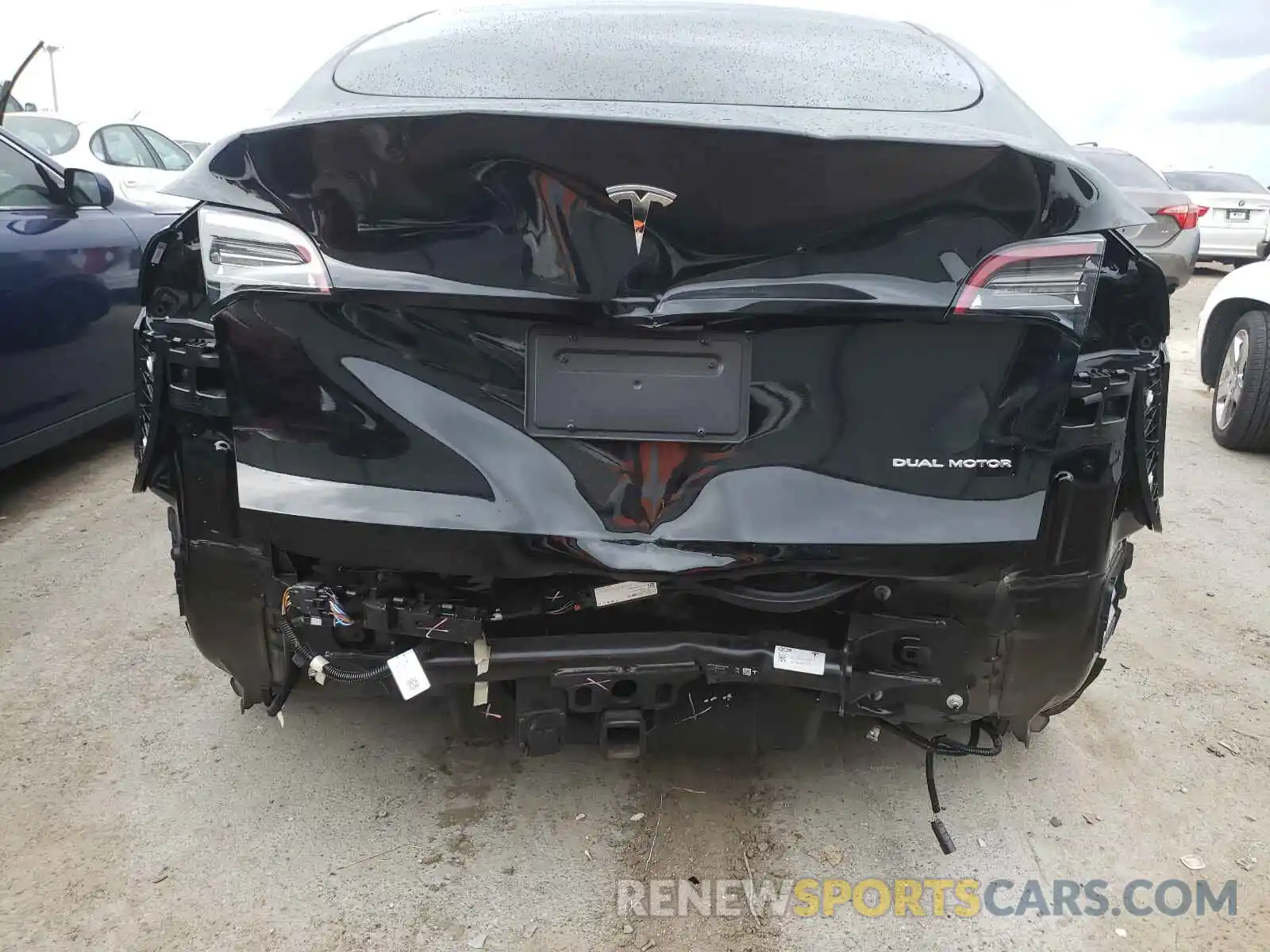 9 Photograph of a damaged car 5YJYGDEE7MF143982 TESLA MODEL Y 2021