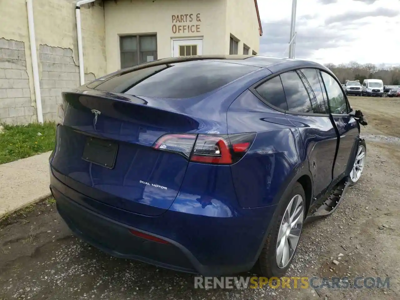 4 Photograph of a damaged car 5YJYGDEE7MF146333 TESLA MODEL Y 2021