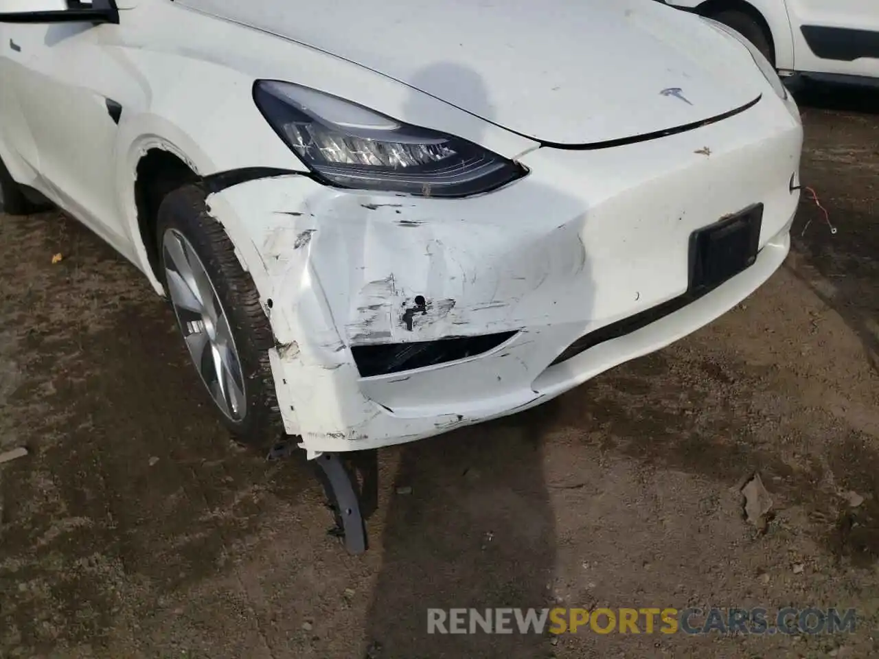 9 Photograph of a damaged car 5YJYGDEE7MF153993 TESLA MODEL Y 2021