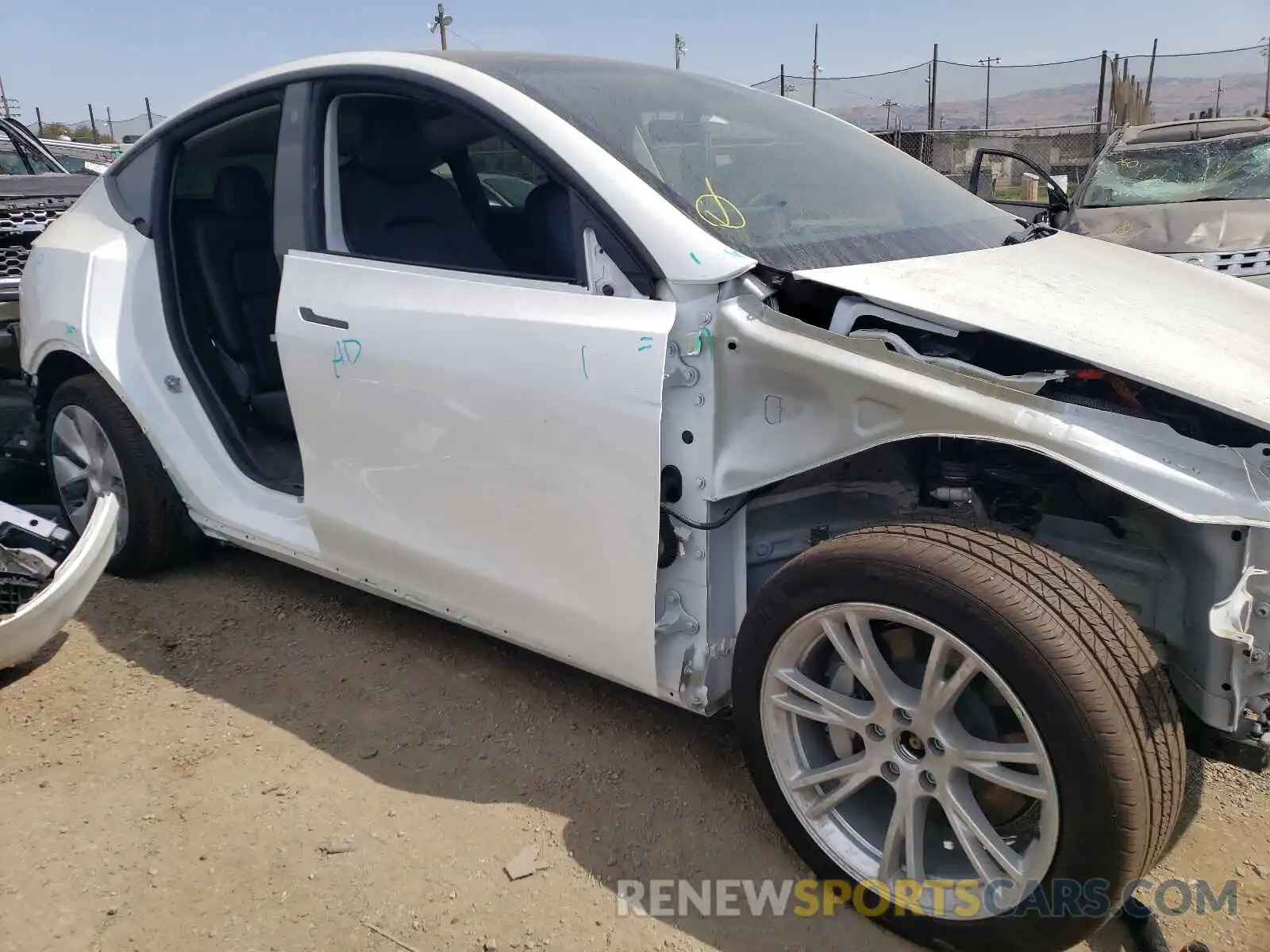 10 Photograph of a damaged car 5YJYGDEE7MF157039 TESLA MODEL Y 2021