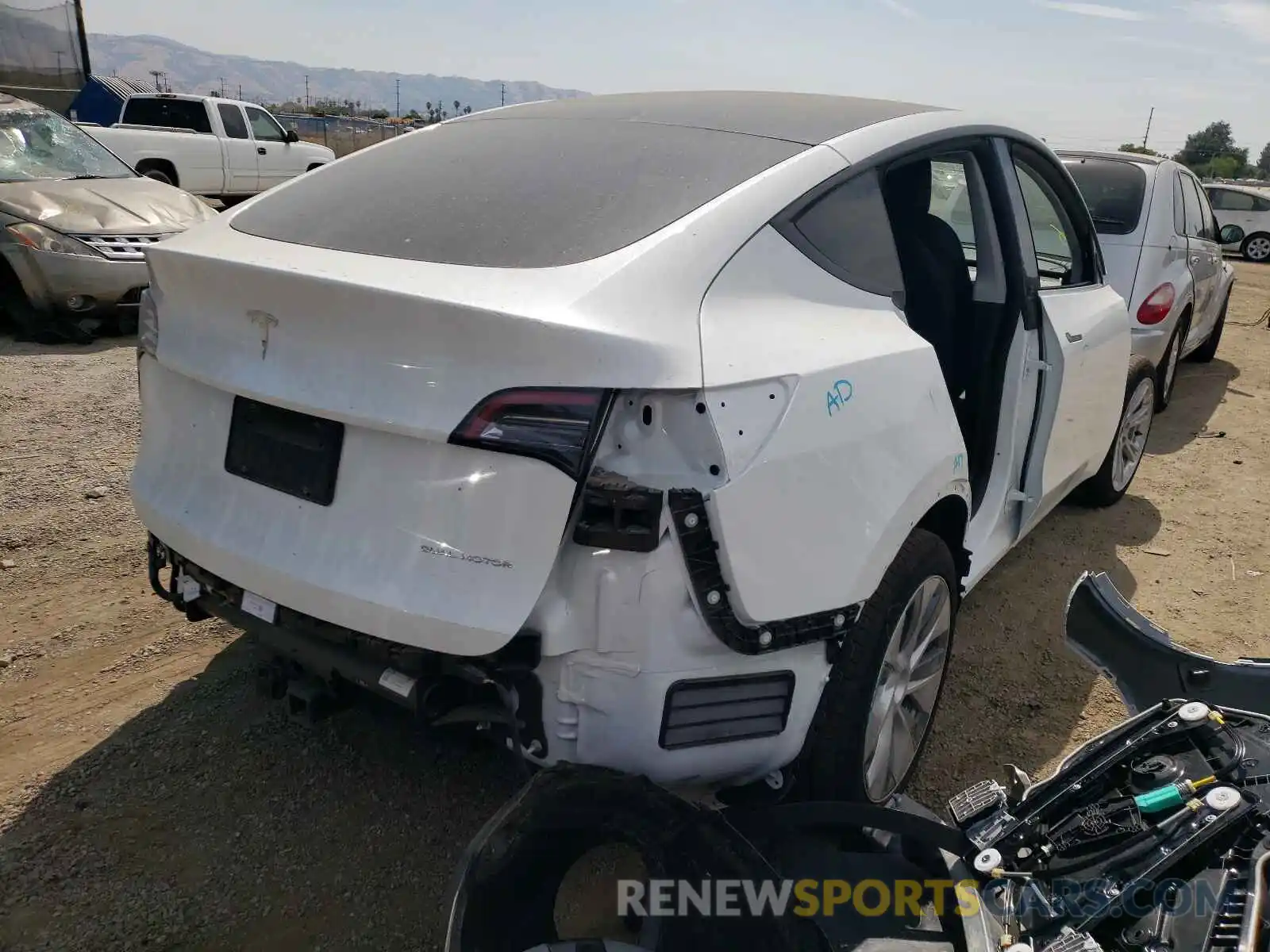 4 Photograph of a damaged car 5YJYGDEE7MF157039 TESLA MODEL Y 2021