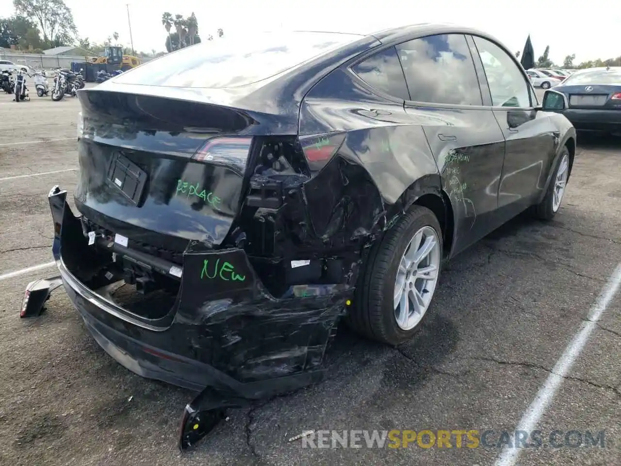 4 Photograph of a damaged car 5YJYGDEE7MF161155 TESLA MODEL Y 2021