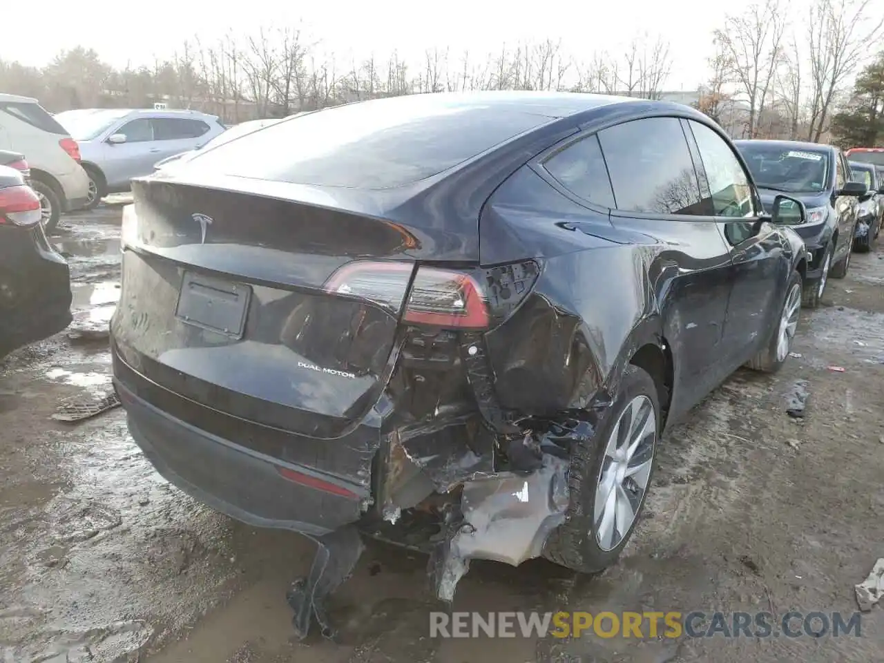 4 Photograph of a damaged car 5YJYGDEE7MF162080 TESLA MODEL Y 2021