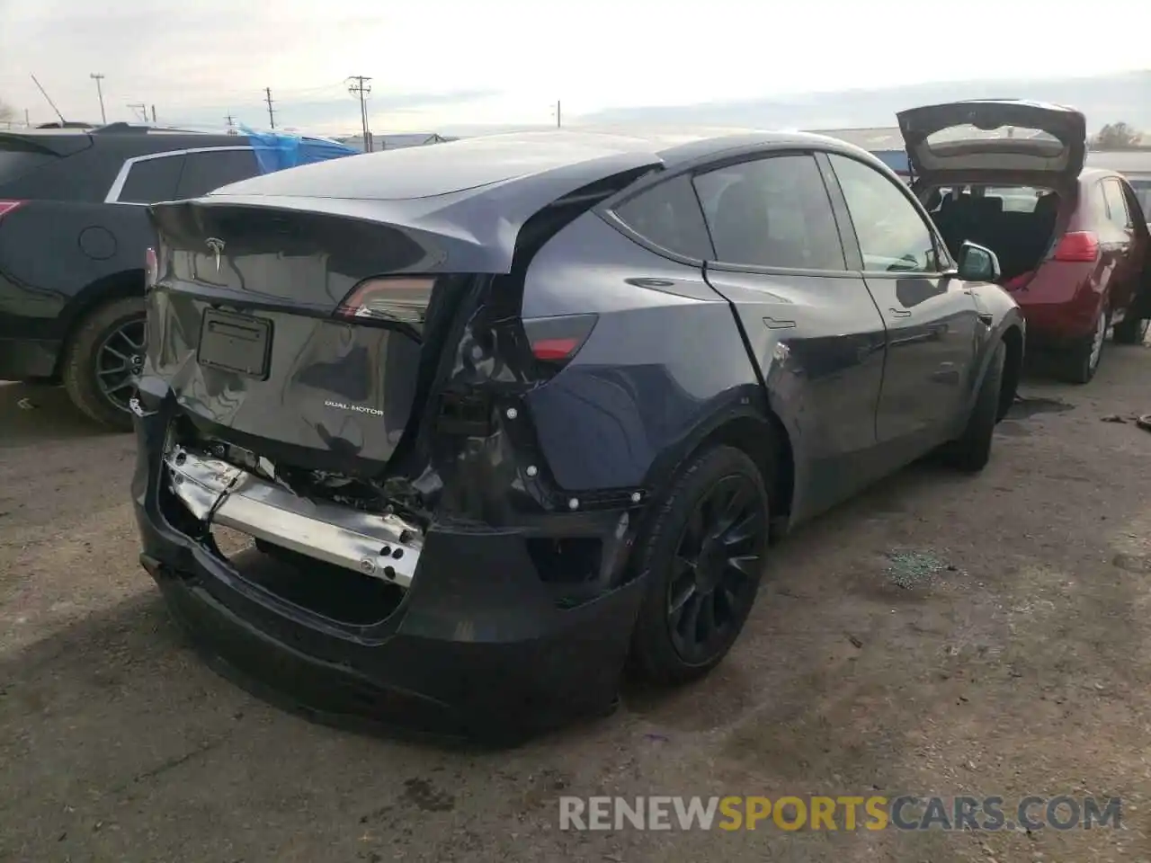 4 Photograph of a damaged car 5YJYGDEE7MF174696 TESLA MODEL Y 2021