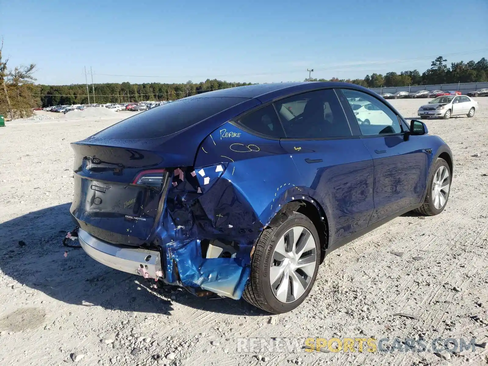 4 Photograph of a damaged car 5YJYGDEE7MF193569 TESLA MODEL Y 2021