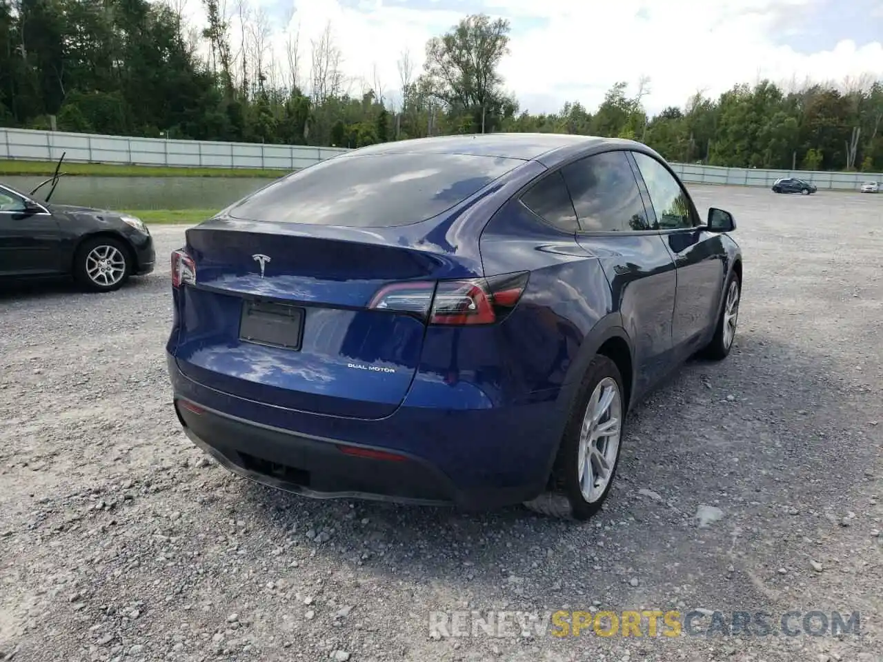 4 Photograph of a damaged car 5YJYGDEE7MF196035 TESLA MODEL Y 2021