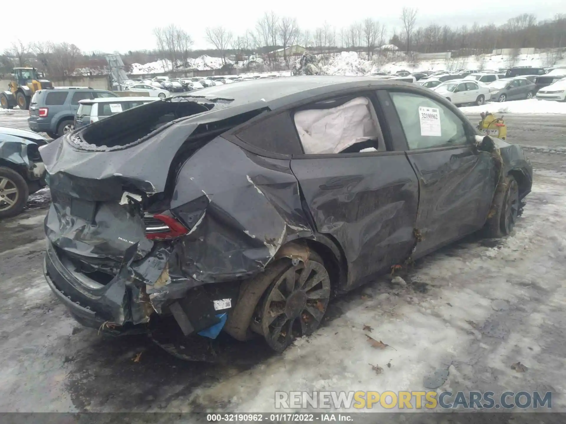 4 Photograph of a damaged car 5YJYGDEE7MF200990 TESLA MODEL Y 2021