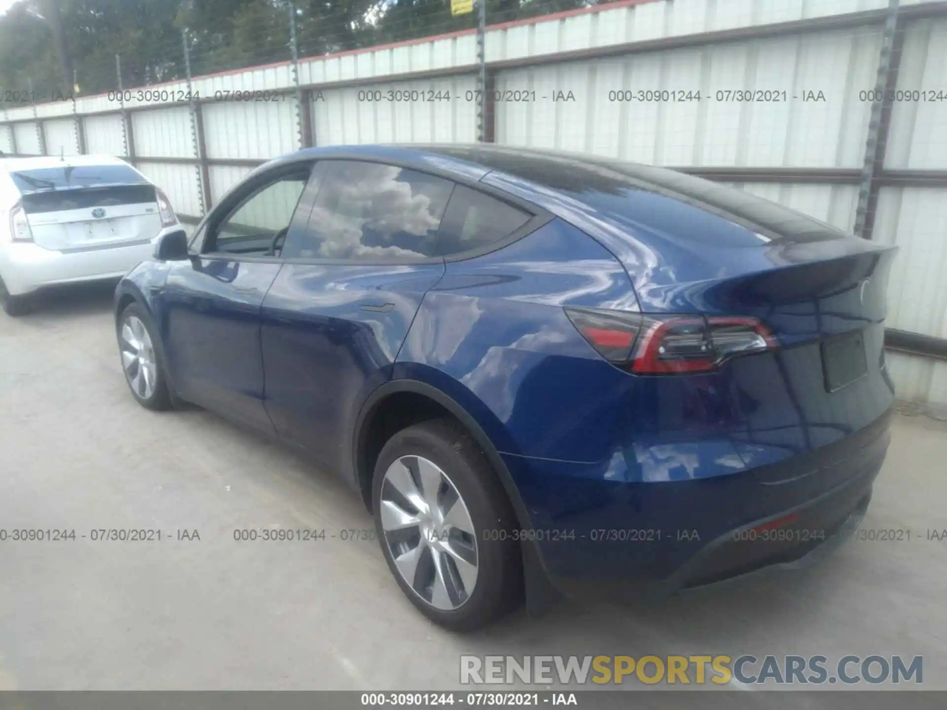 3 Photograph of a damaged car 5YJYGDEE7MF204702 TESLA MODEL Y 2021