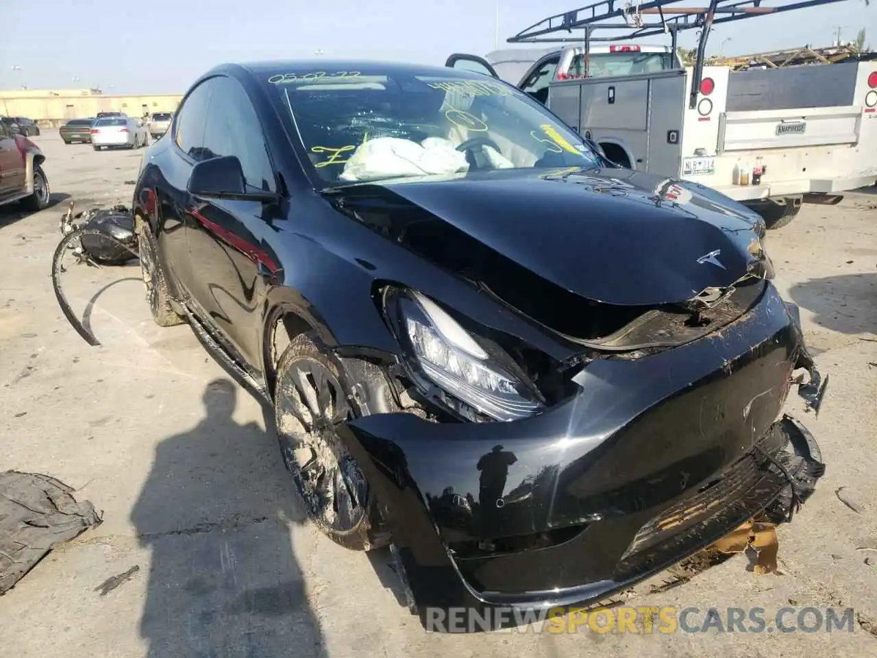 1 Photograph of a damaged car 5YJYGDEE7MF208149 TESLA MODEL Y 2021