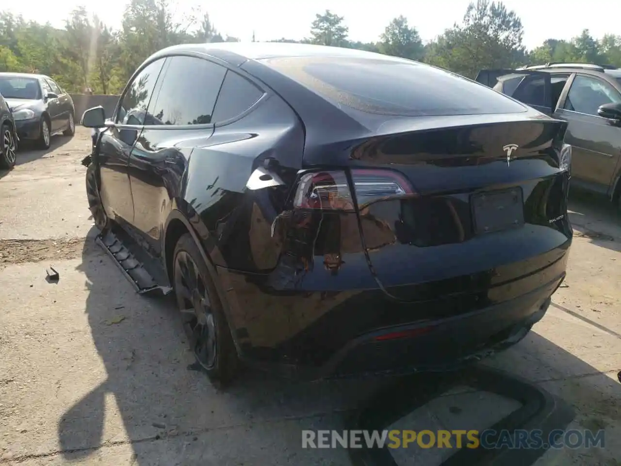 3 Photograph of a damaged car 5YJYGDEE7MF208149 TESLA MODEL Y 2021