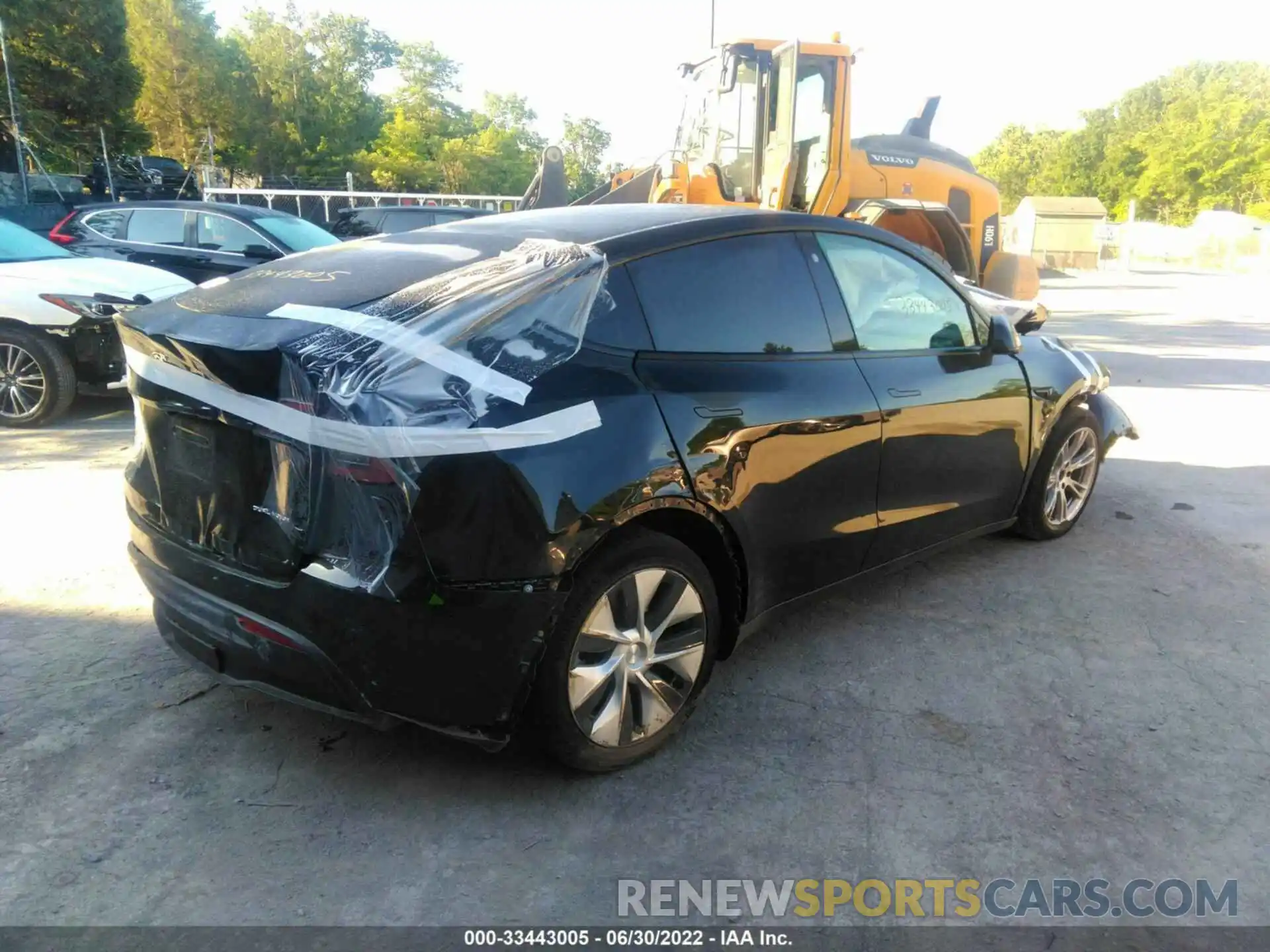 4 Photograph of a damaged car 5YJYGDEE7MF208636 TESLA MODEL Y 2021