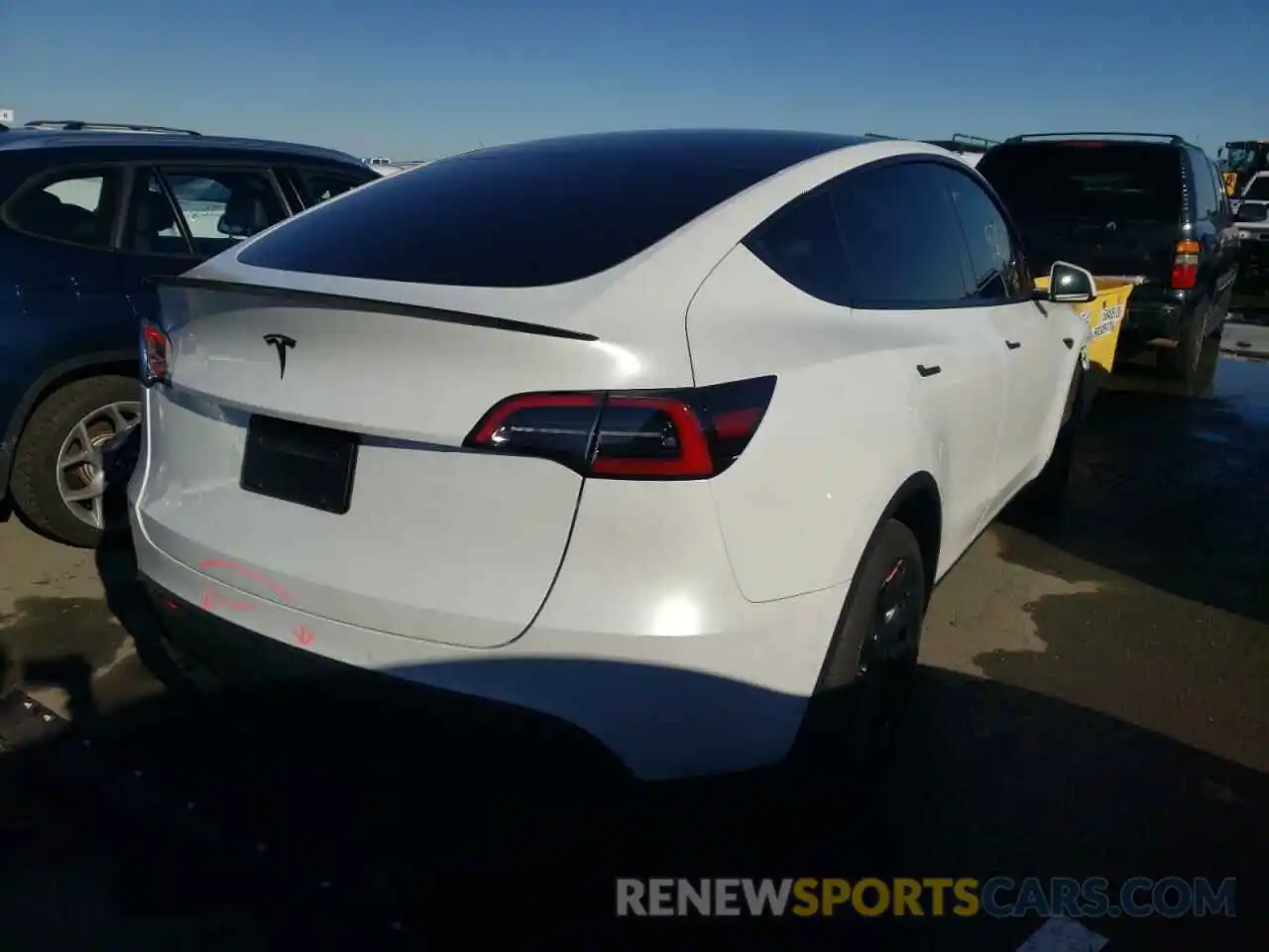 4 Photograph of a damaged car 5YJYGDEE7MF217529 TESLA MODEL Y 2021