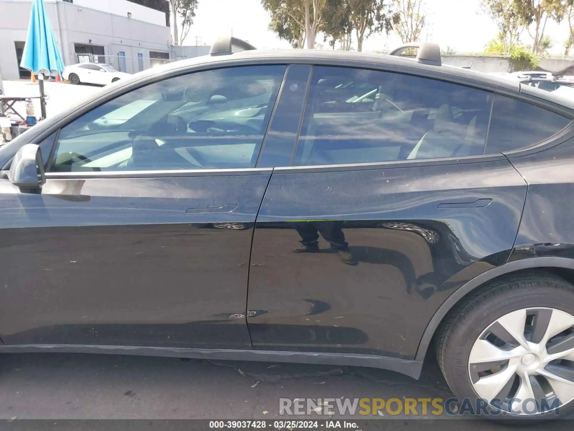 14 Photograph of a damaged car 5YJYGDEE7MF224609 TESLA MODEL Y 2021