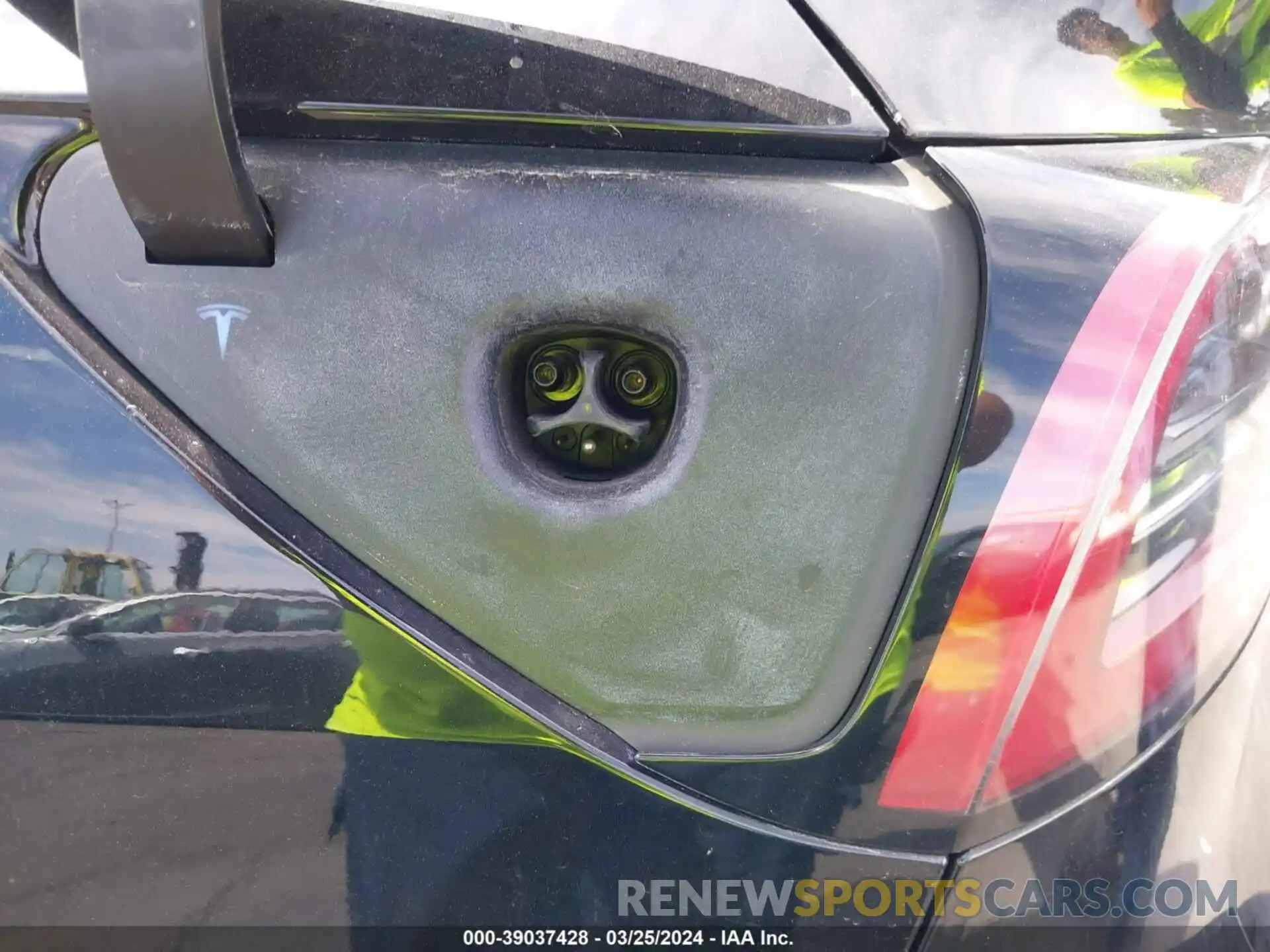 19 Photograph of a damaged car 5YJYGDEE7MF224609 TESLA MODEL Y 2021