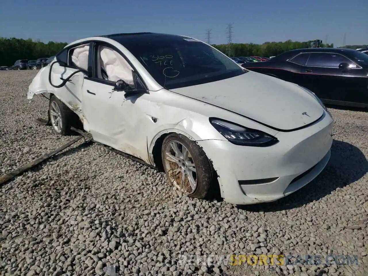 1 Photograph of a damaged car 5YJYGDEE7MF229552 TESLA MODEL Y 2021