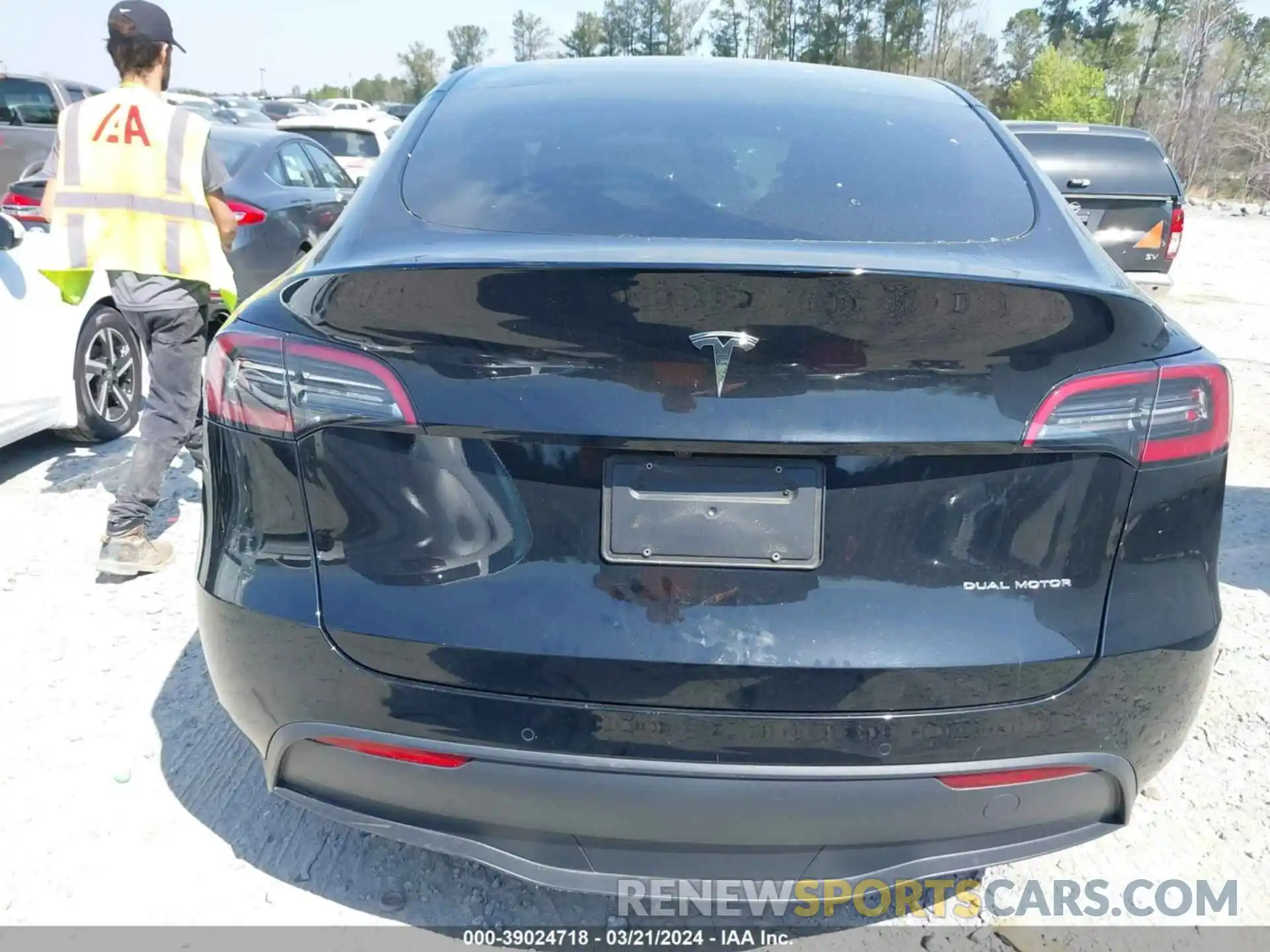 15 Photograph of a damaged car 5YJYGDEE7MF242897 TESLA MODEL Y 2021