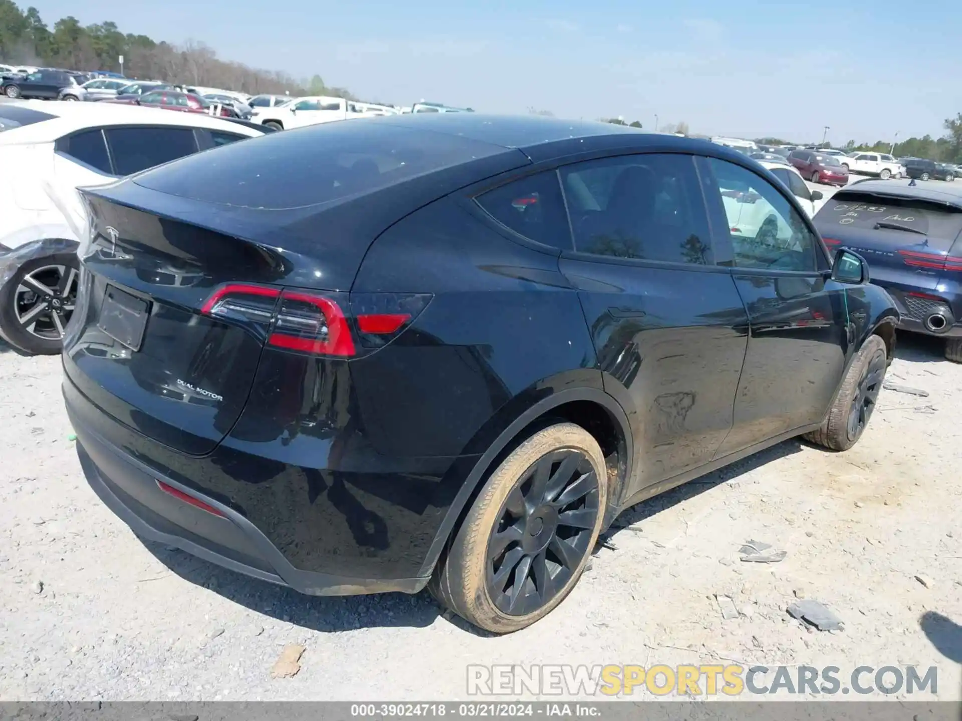 4 Photograph of a damaged car 5YJYGDEE7MF242897 TESLA MODEL Y 2021