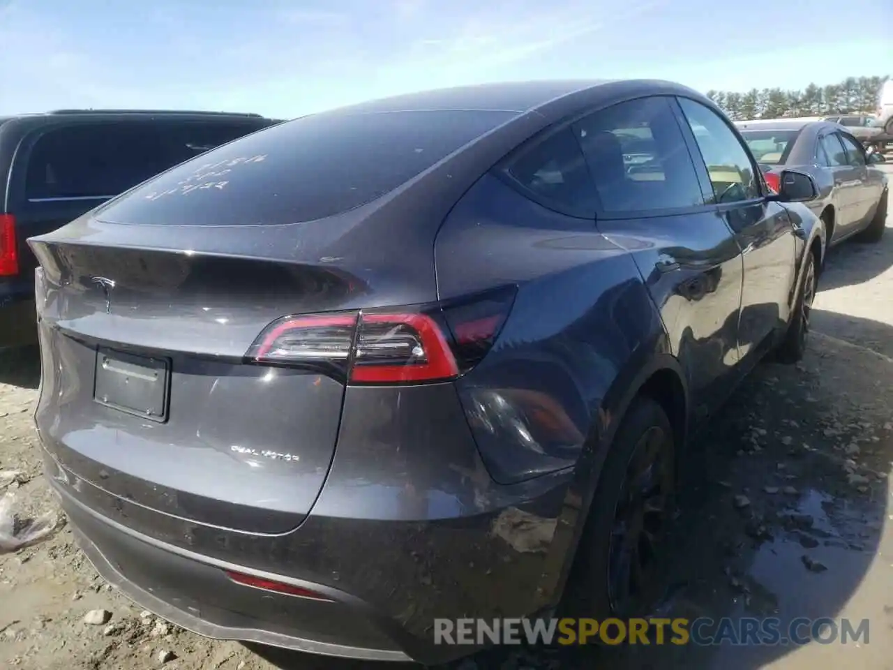 4 Photograph of a damaged car 5YJYGDEE7MF254239 TESLA MODEL Y 2021