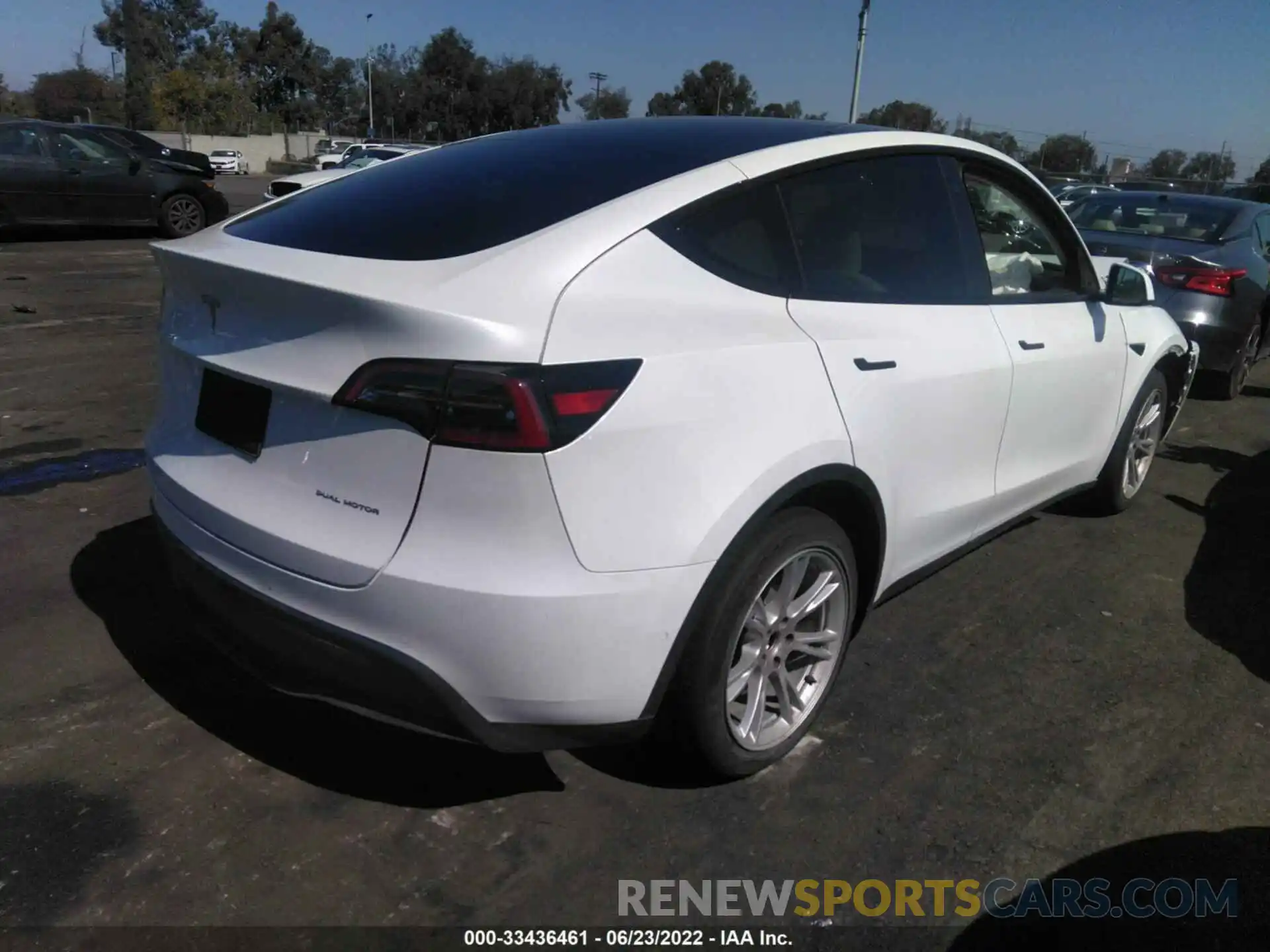 4 Photograph of a damaged car 5YJYGDEE7MF270683 TESLA MODEL Y 2021