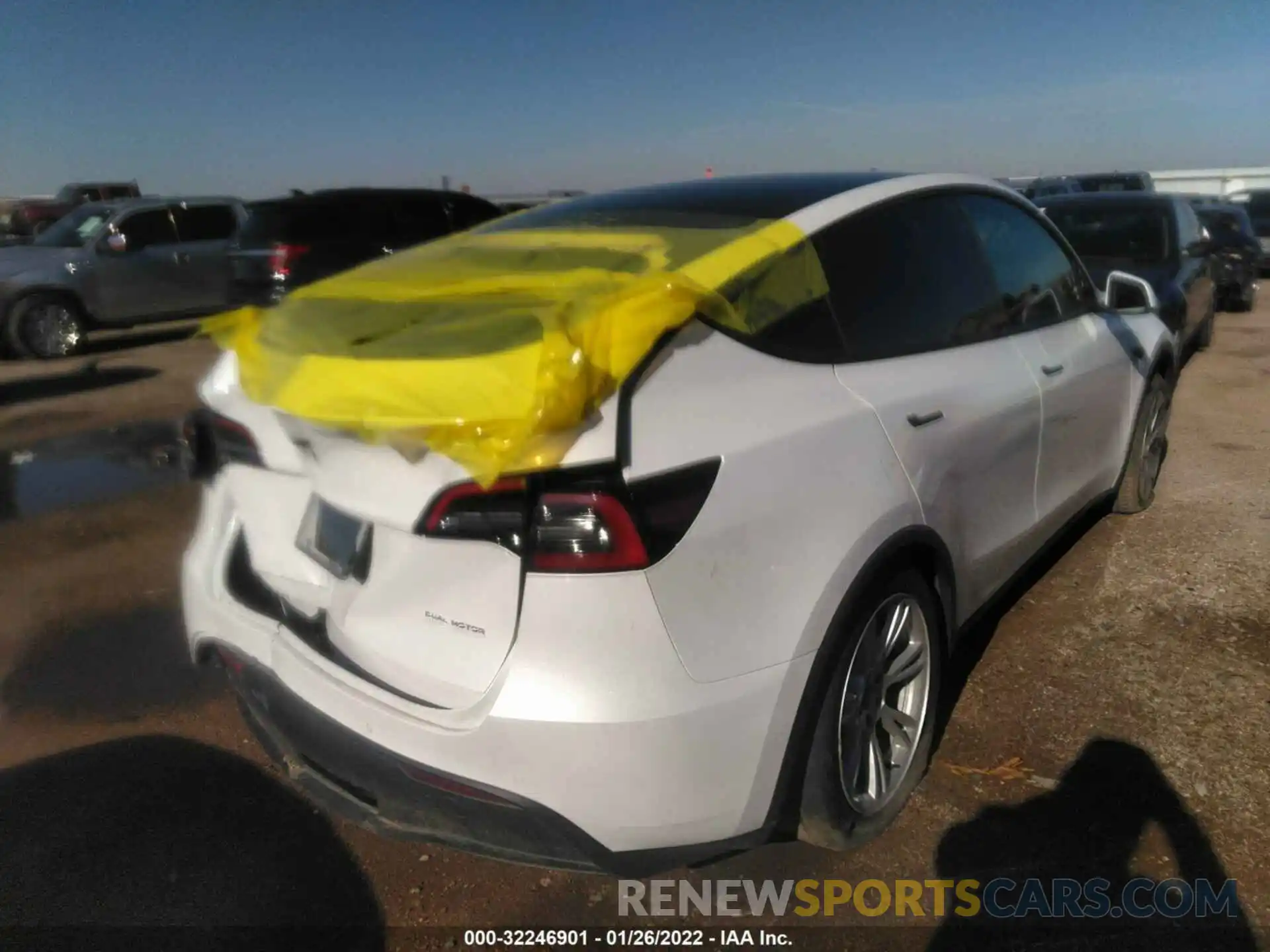 4 Photograph of a damaged car 5YJYGDEE7MF282073 TESLA MODEL Y 2021