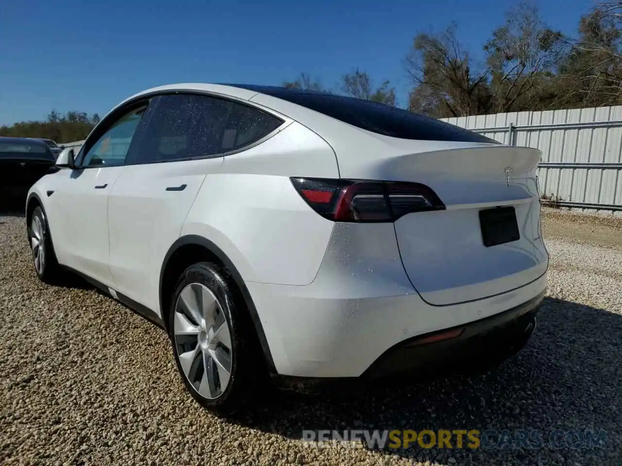 3 Photograph of a damaged car 5YJYGDEE7MF283532 TESLA MODEL Y 2021