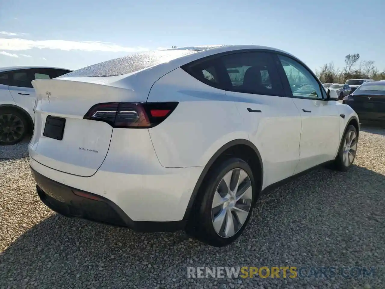 4 Photograph of a damaged car 5YJYGDEE7MF283532 TESLA MODEL Y 2021