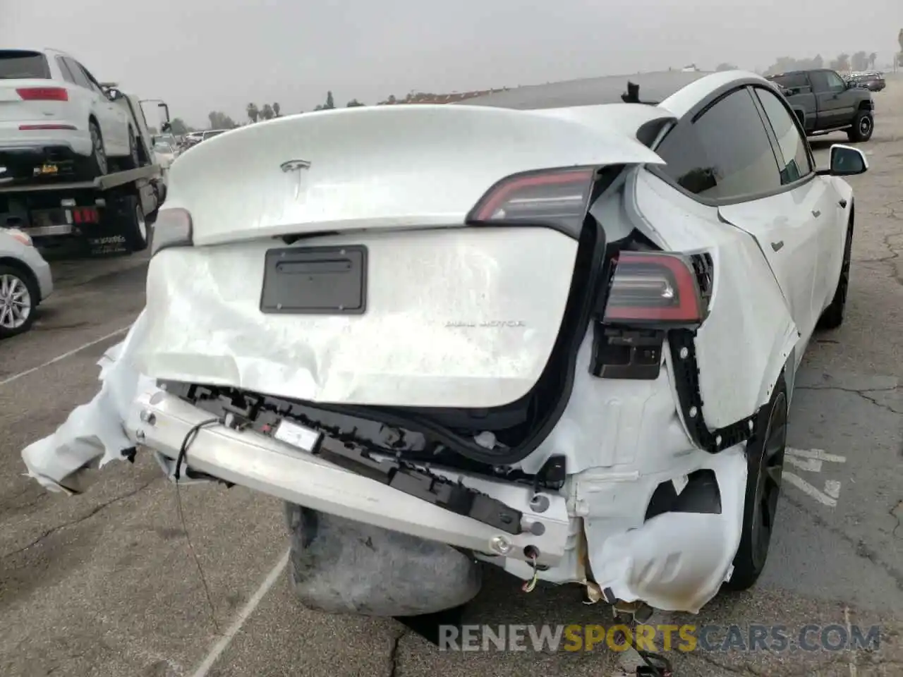 4 Photograph of a damaged car 5YJYGDEE7MF285099 TESLA MODEL Y 2021