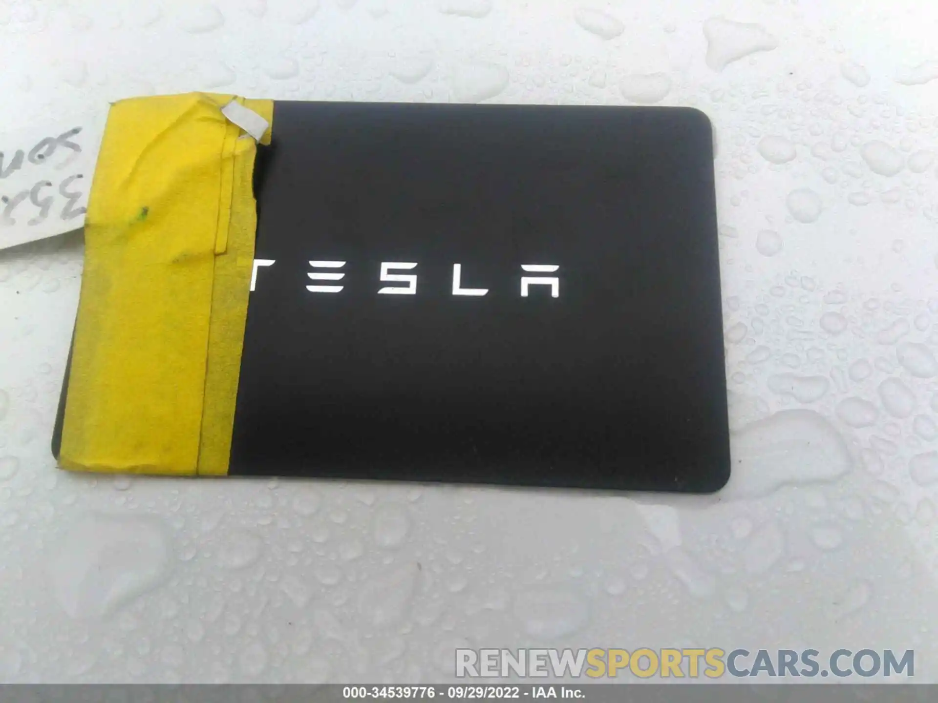 11 Photograph of a damaged car 5YJYGDEE7MF300944 TESLA MODEL Y 2021