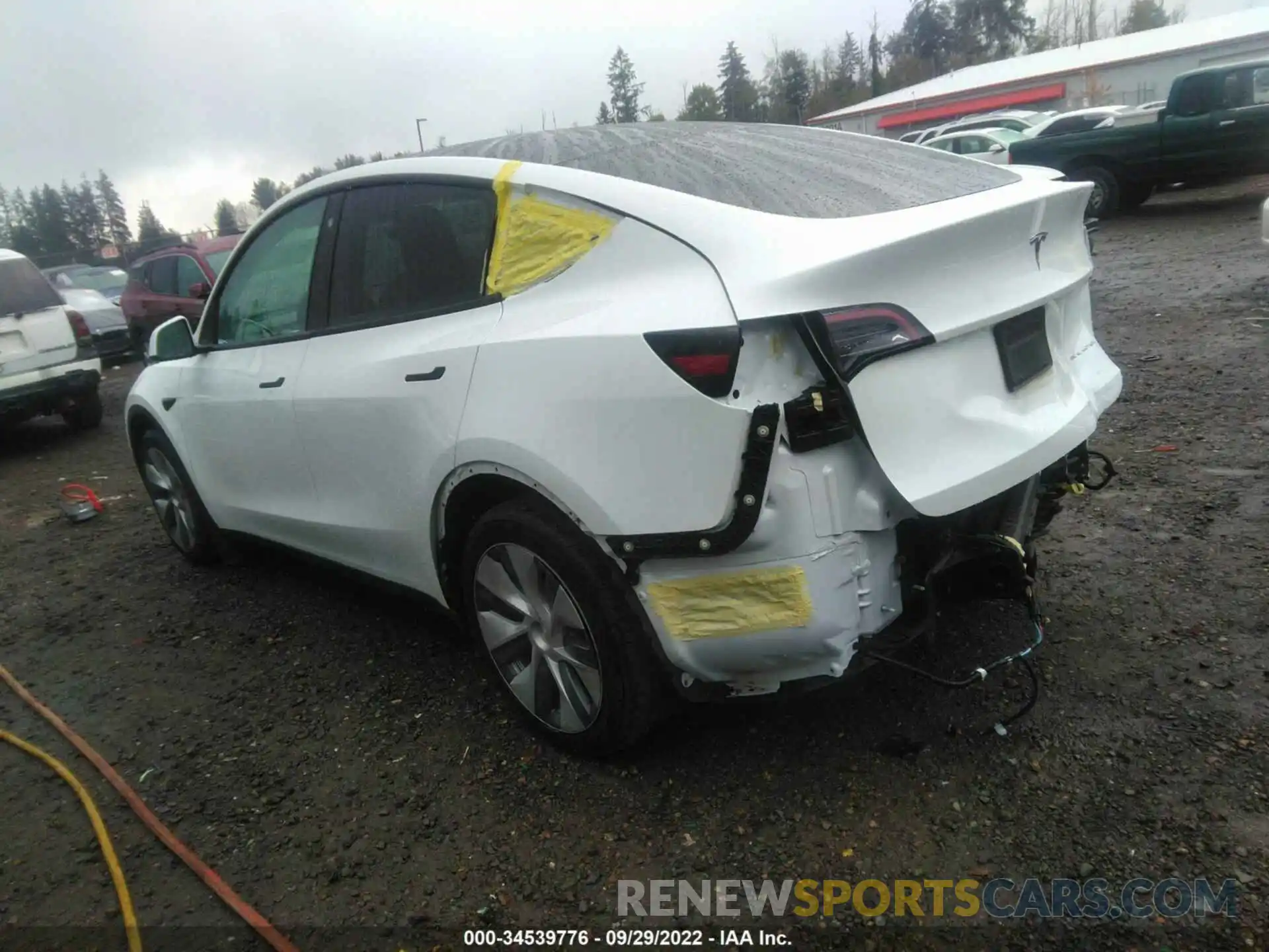 3 Photograph of a damaged car 5YJYGDEE7MF300944 TESLA MODEL Y 2021