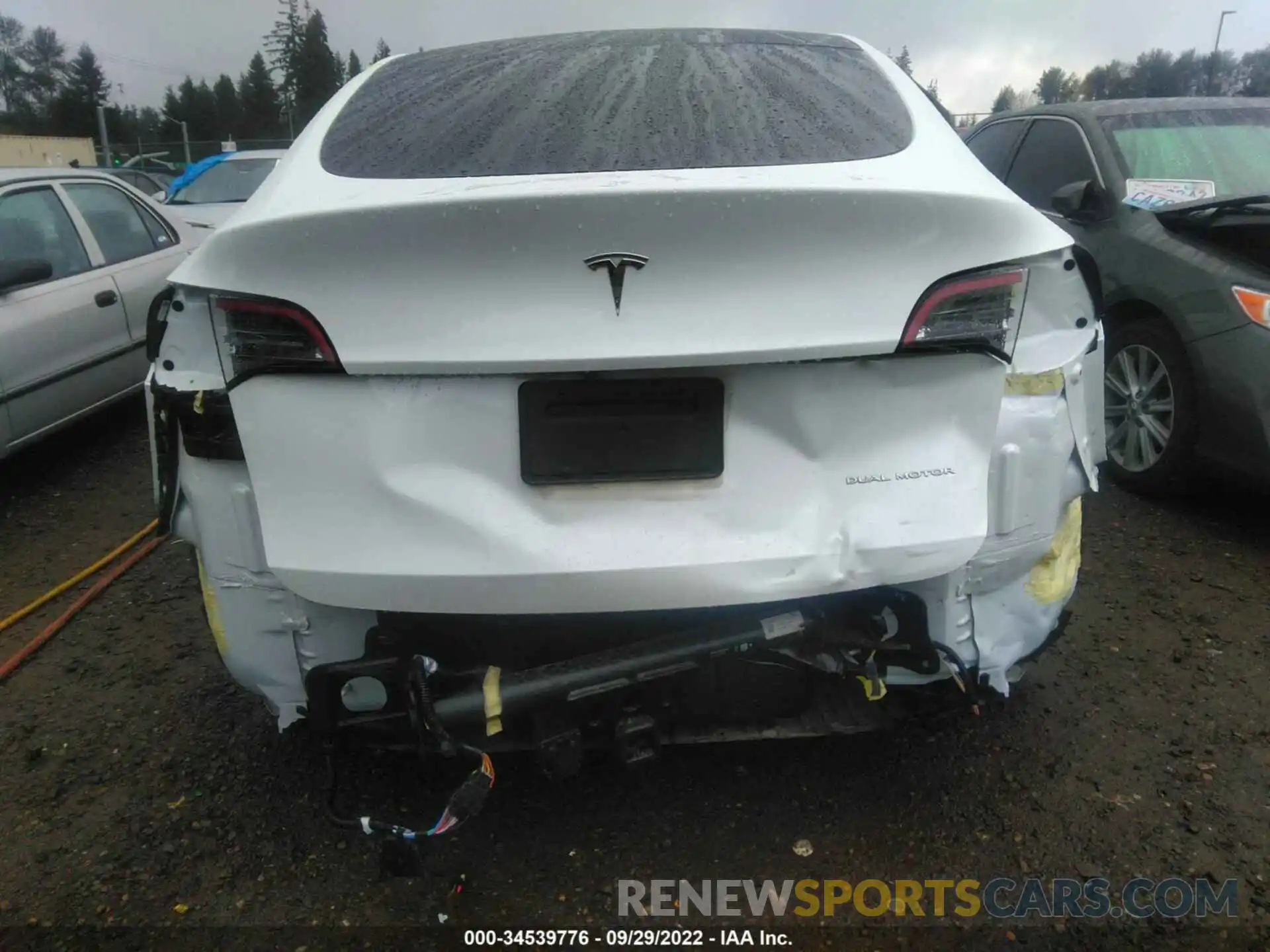 6 Photograph of a damaged car 5YJYGDEE7MF300944 TESLA MODEL Y 2021