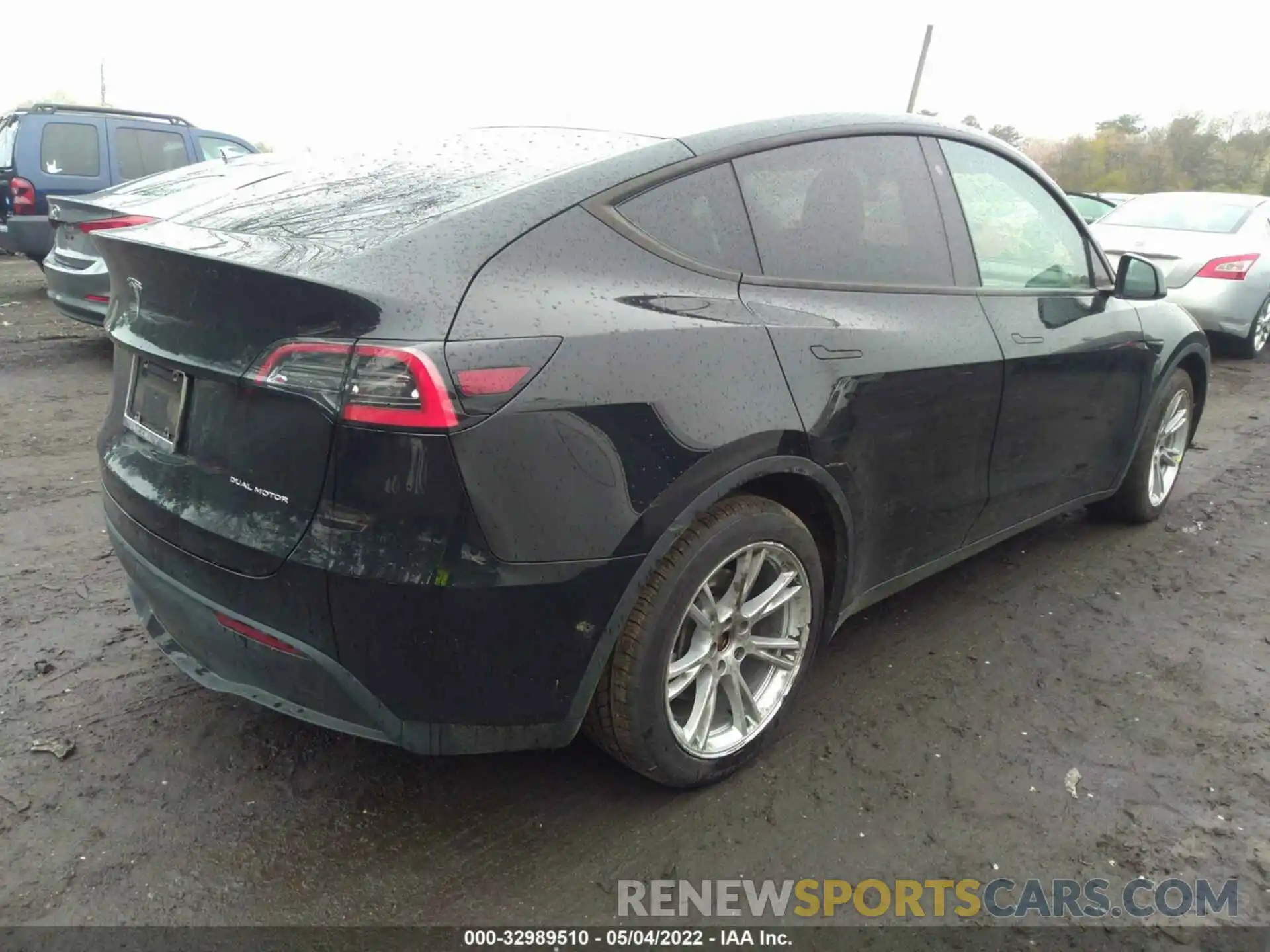 4 Photograph of a damaged car 5YJYGDEE8MF060237 TESLA MODEL Y 2021