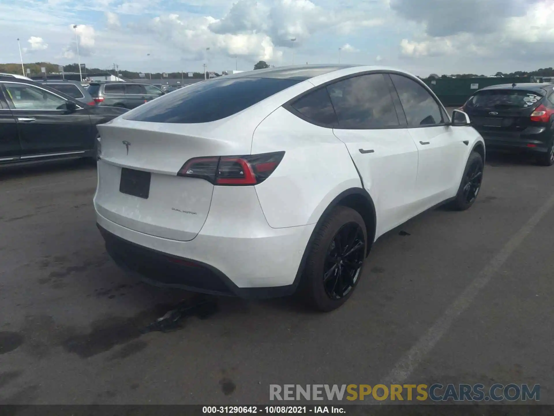 4 Photograph of a damaged car 5YJYGDEE8MF061971 TESLA MODEL Y 2021