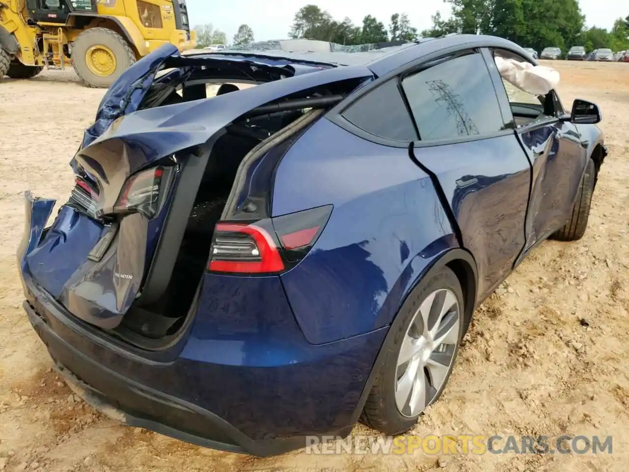 4 Photograph of a damaged car 5YJYGDEE8MF063722 TESLA MODEL Y 2021