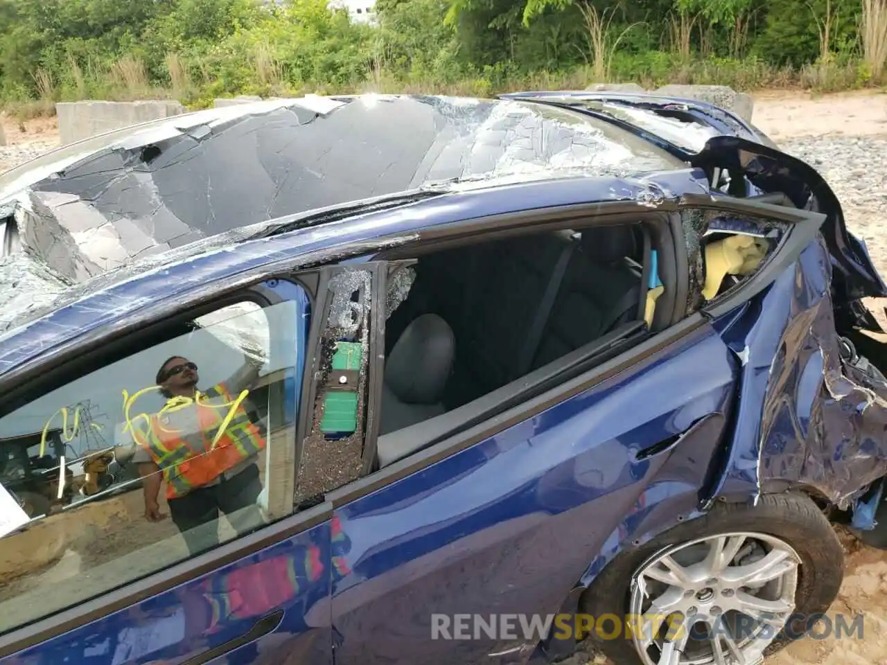 9 Photograph of a damaged car 5YJYGDEE8MF063722 TESLA MODEL Y 2021