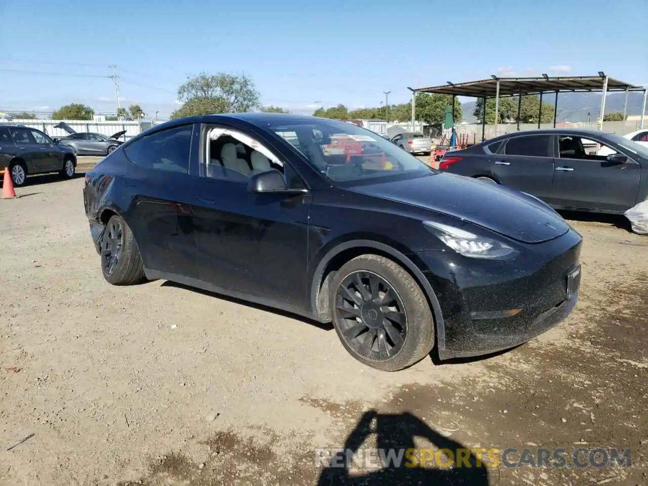 4 Photograph of a damaged car 5YJYGDEE8MF063946 TESLA MODEL Y 2021