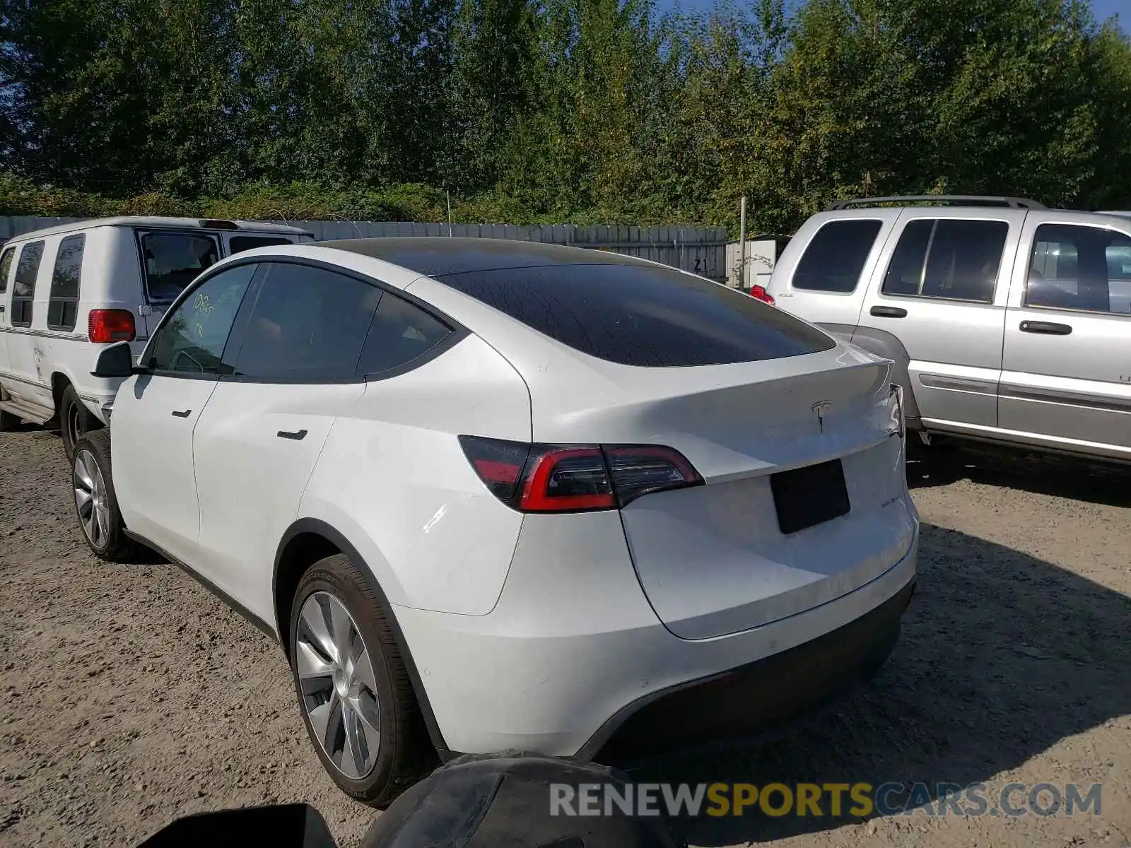 3 Photograph of a damaged car 5YJYGDEE8MF081685 TESLA MODEL Y 2021