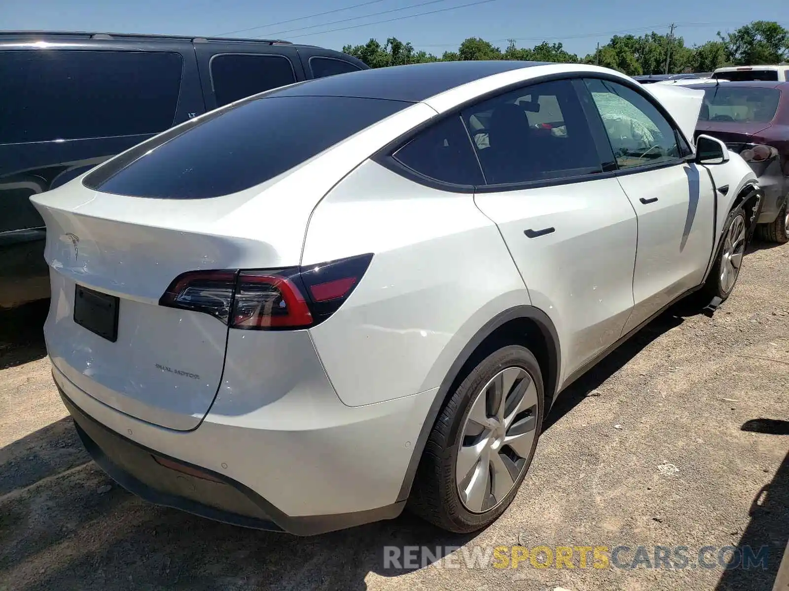 4 Photograph of a damaged car 5YJYGDEE8MF083730 TESLA MODEL Y 2021