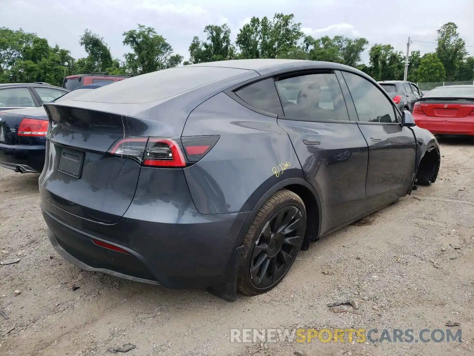 4 Photograph of a damaged car 5YJYGDEE8MF084327 TESLA MODEL Y 2021