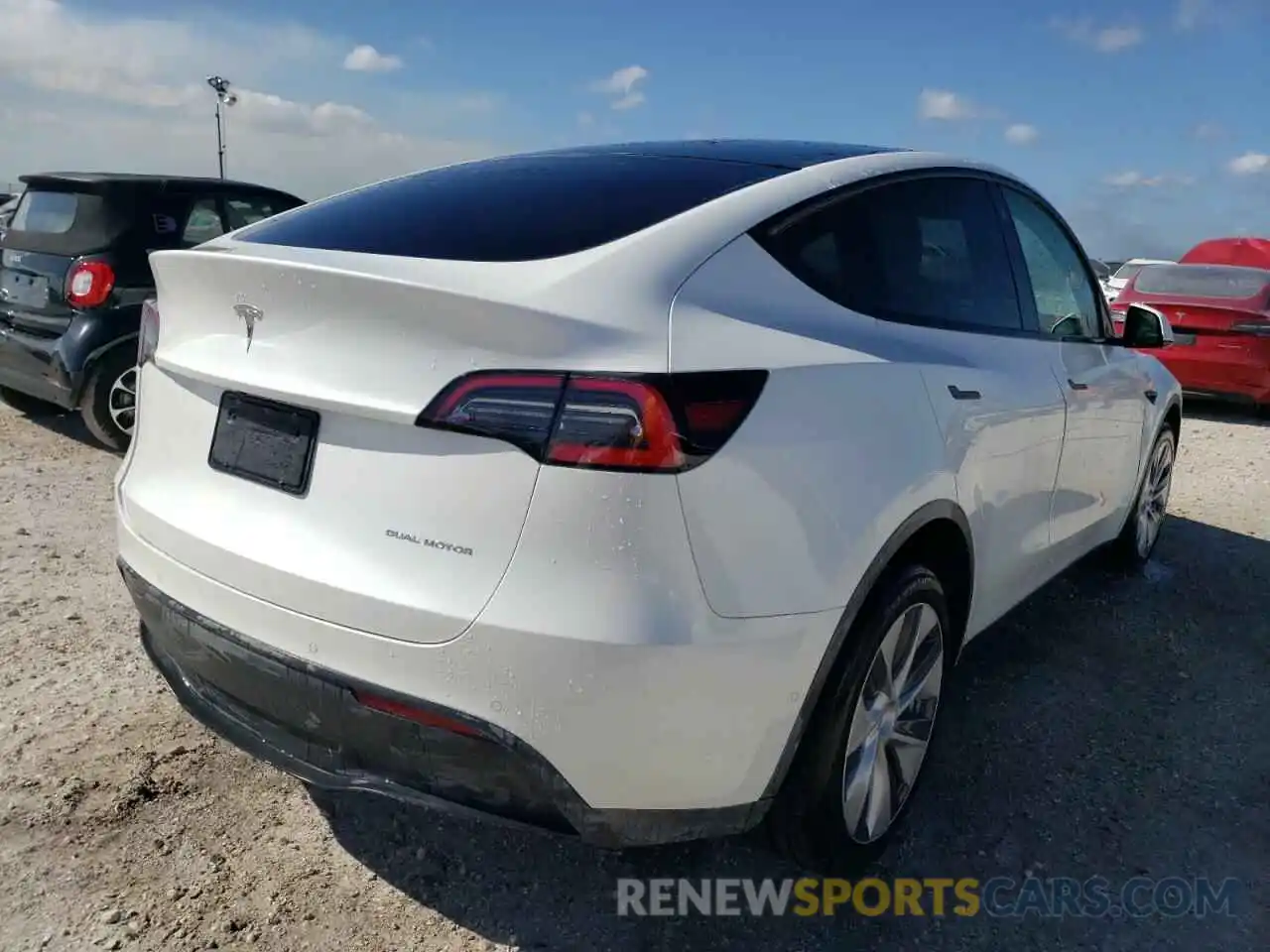 4 Photograph of a damaged car 5YJYGDEE8MF088006 TESLA MODEL Y 2021