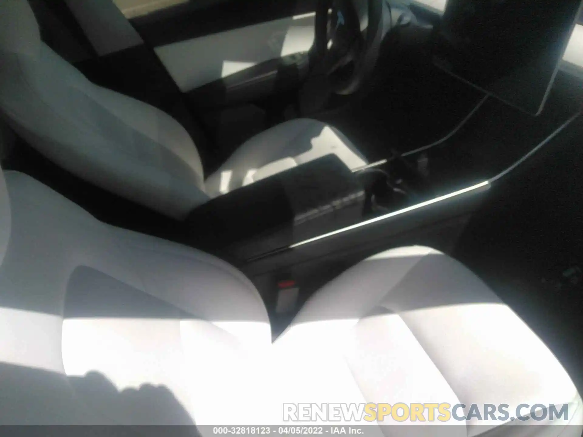 5 Photograph of a damaged car 5YJYGDEE8MF098695 TESLA MODEL Y 2021