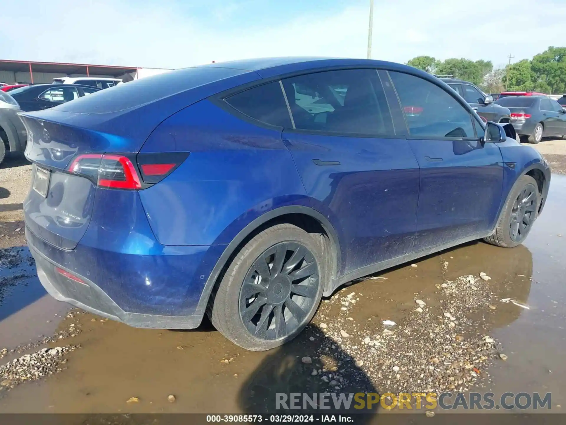 4 Photograph of a damaged car 5YJYGDEE8MF102051 TESLA MODEL Y 2021