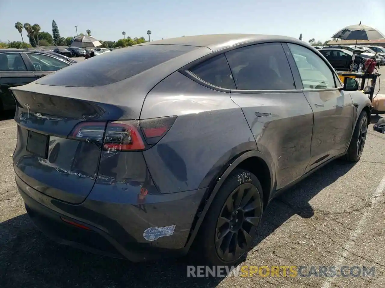 4 Photograph of a damaged car 5YJYGDEE8MF108285 TESLA MODEL Y 2021