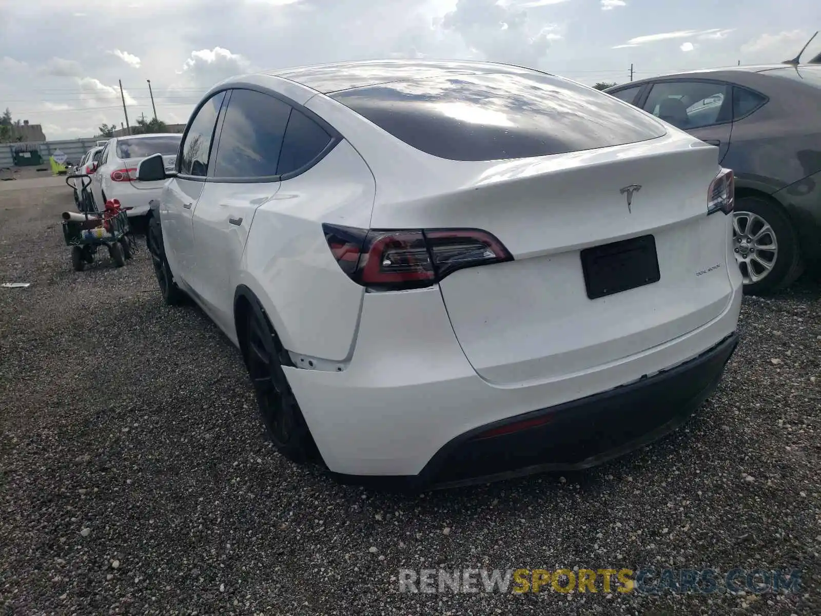 3 Photograph of a damaged car 5YJYGDEE8MF112000 TESLA MODEL Y 2021