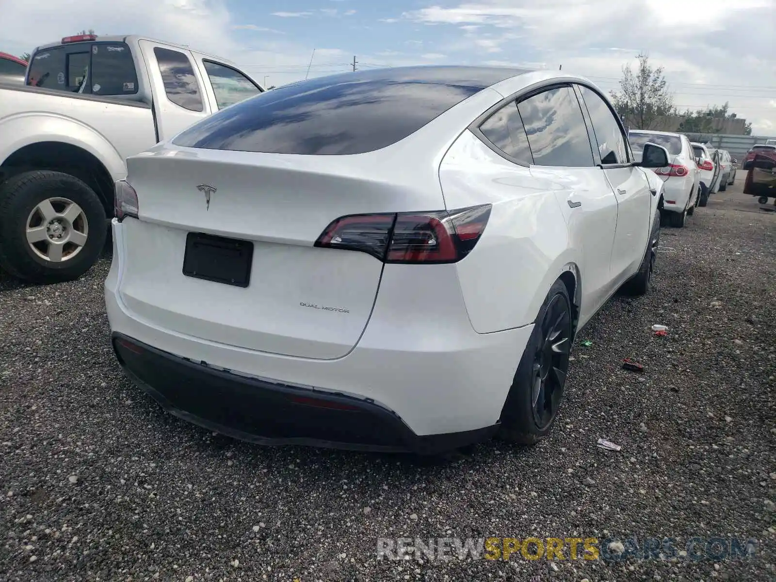 4 Photograph of a damaged car 5YJYGDEE8MF112000 TESLA MODEL Y 2021