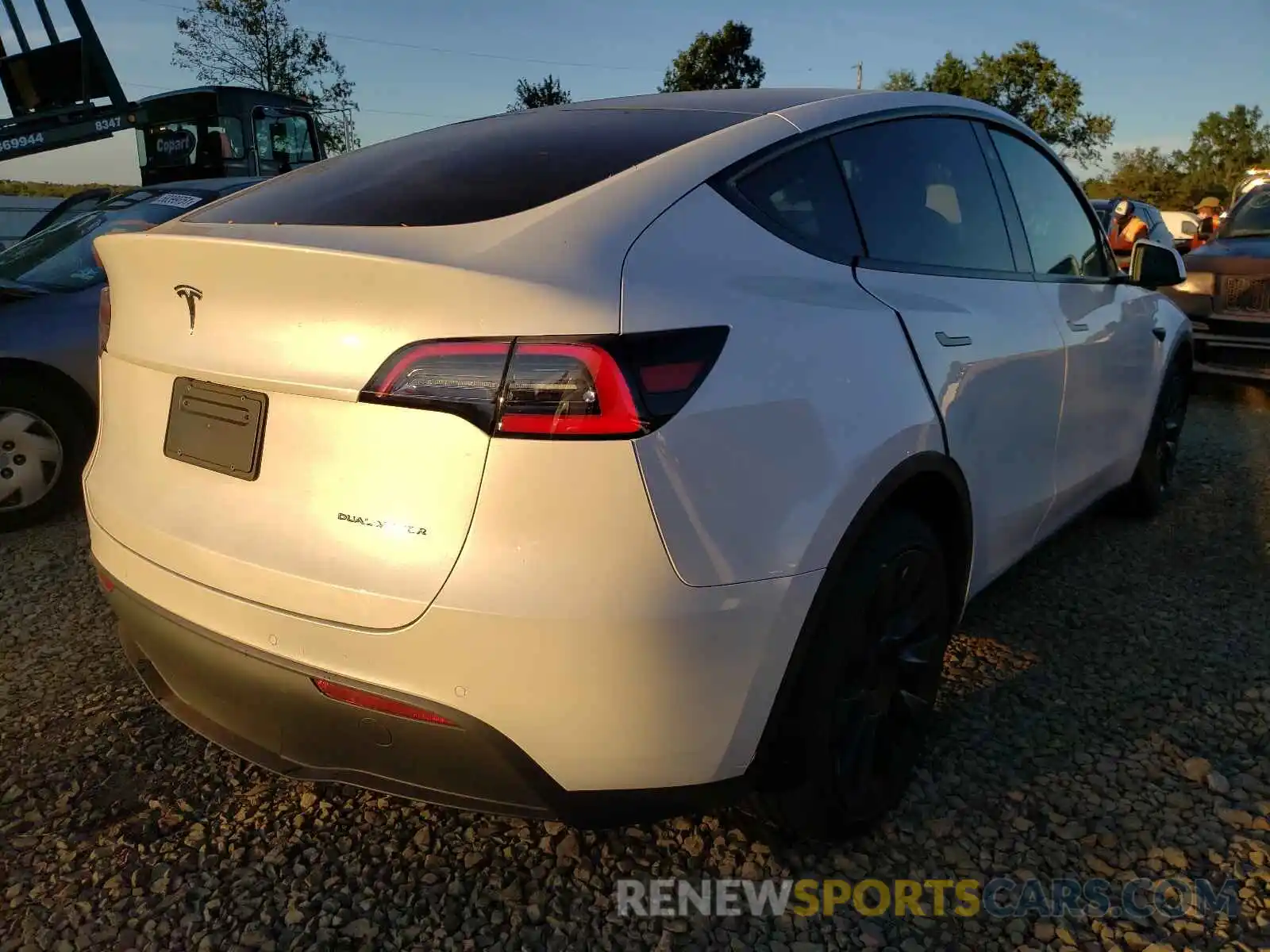 4 Photograph of a damaged car 5YJYGDEE8MF115446 TESLA MODEL Y 2021